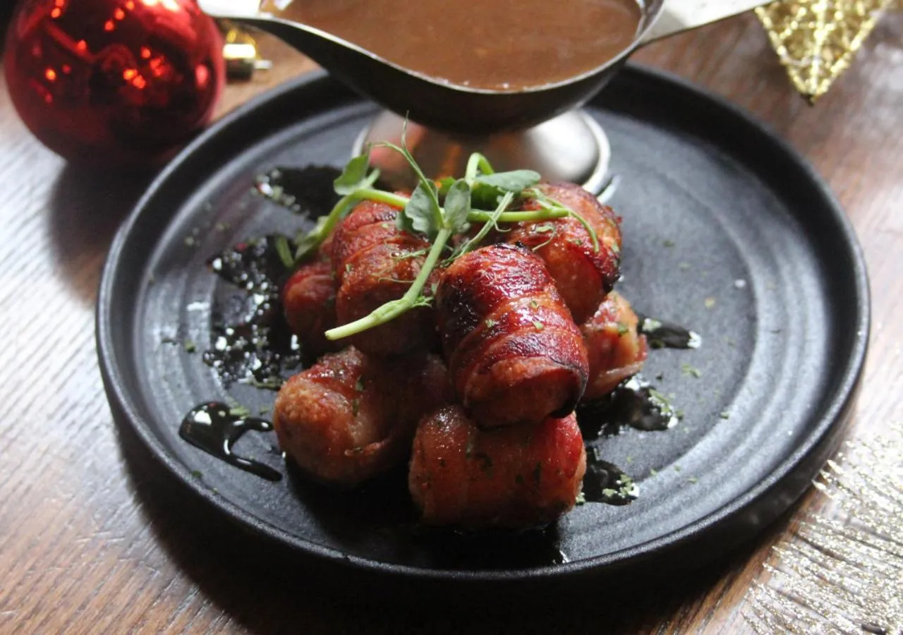 Food and drinks in Black Lion Hotel Manchester