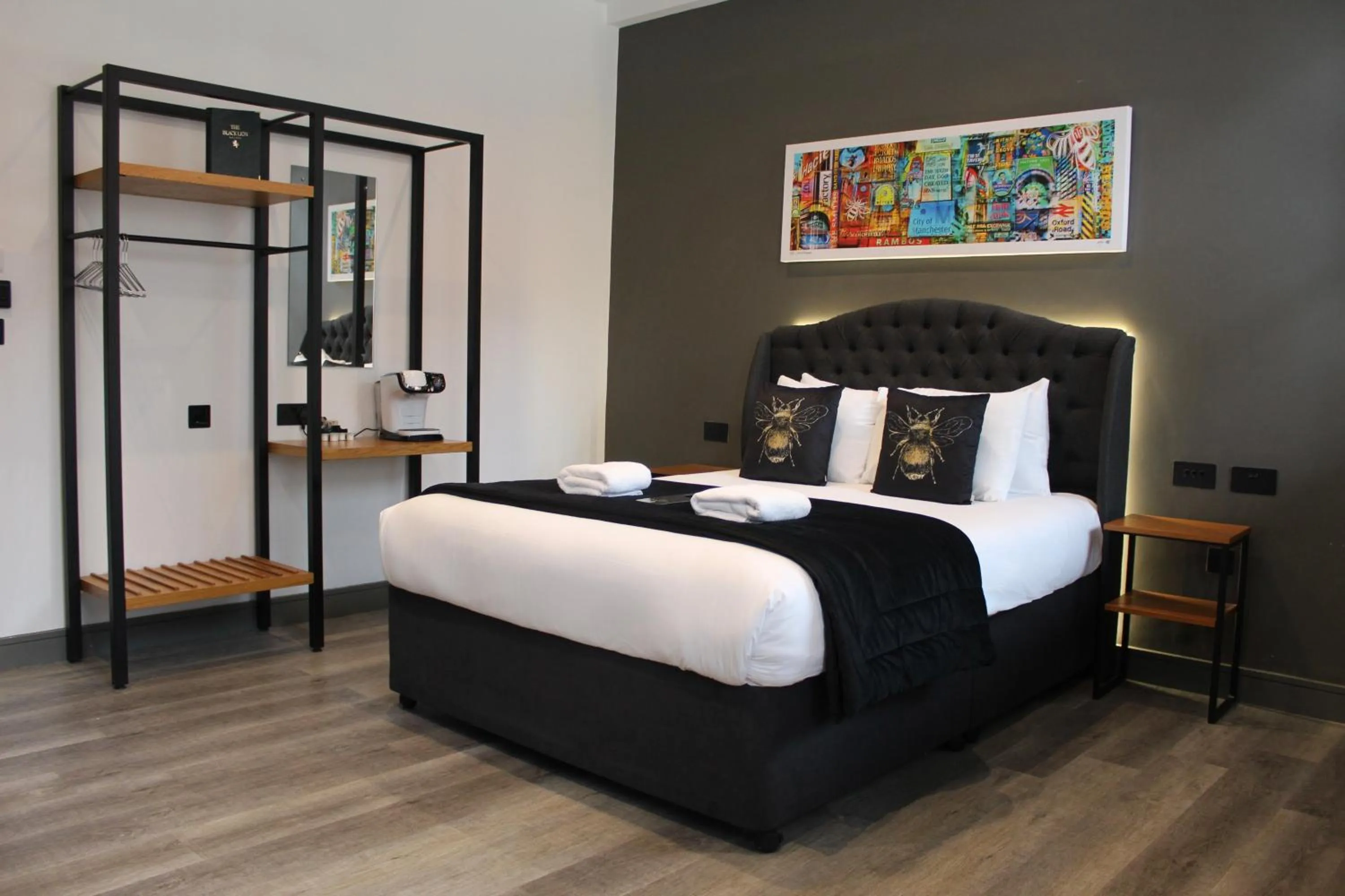 Shower, Bed in Black Lion Hotel Manchester