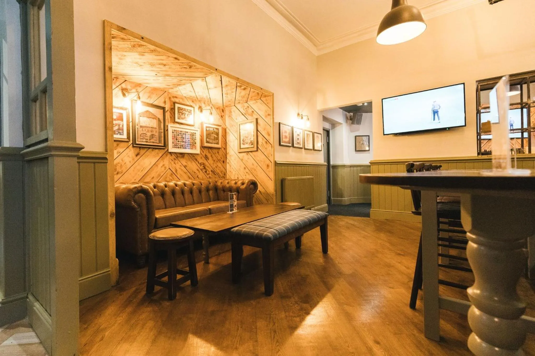 Restaurant/places to eat in Black Lion Hotel Manchester