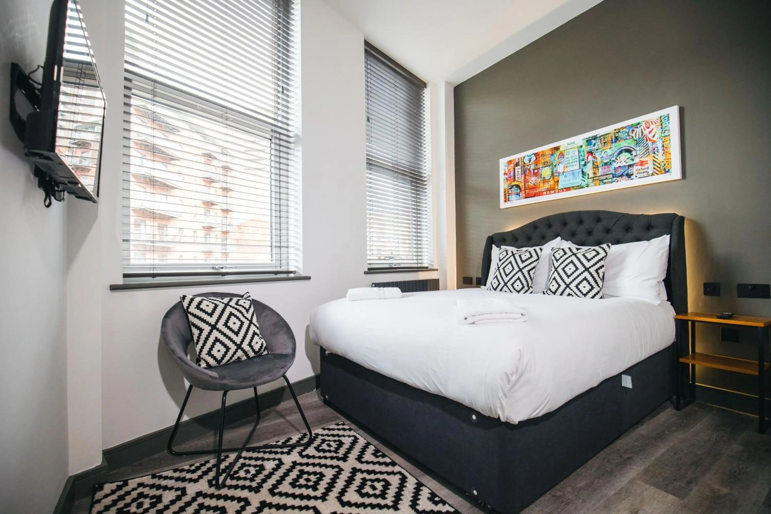 Bedroom, Bed in Black Lion Hotel Manchester