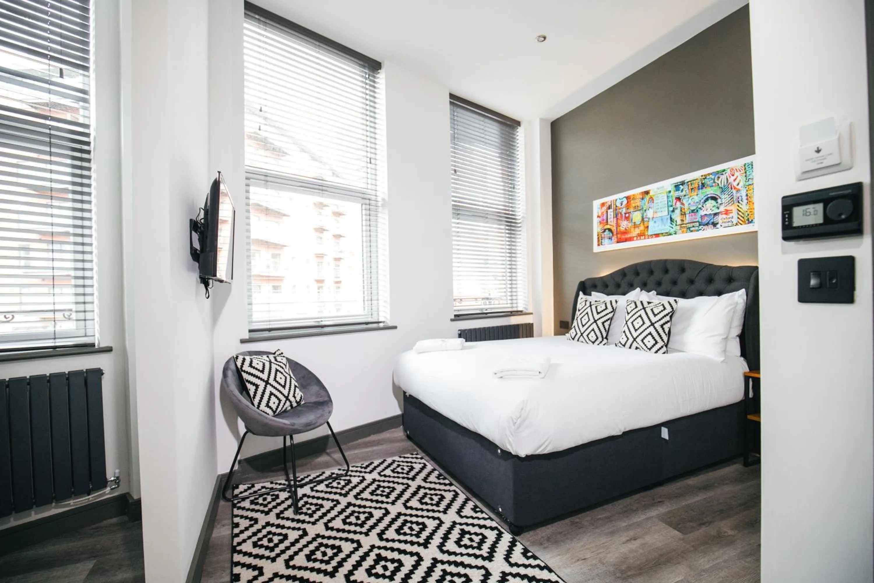 Bedroom, Bed in Black Lion Hotel Manchester