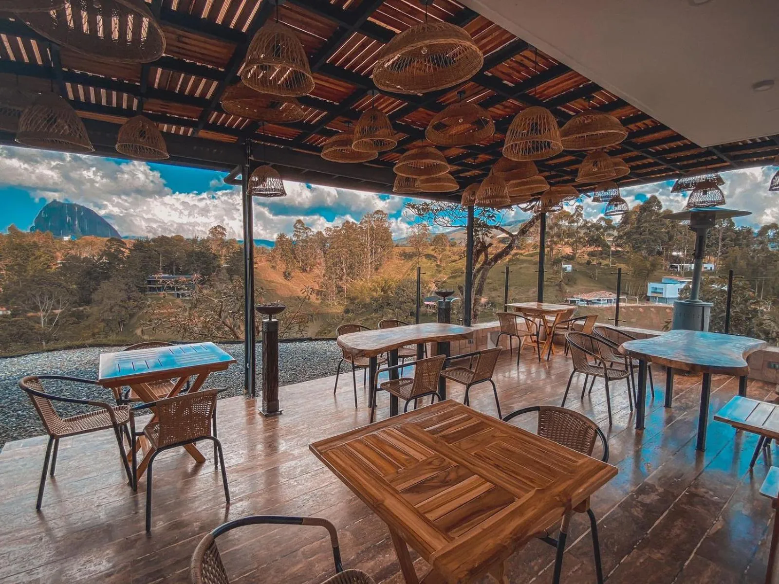 Restaurant/places to eat in Arvum Hotel Boutique