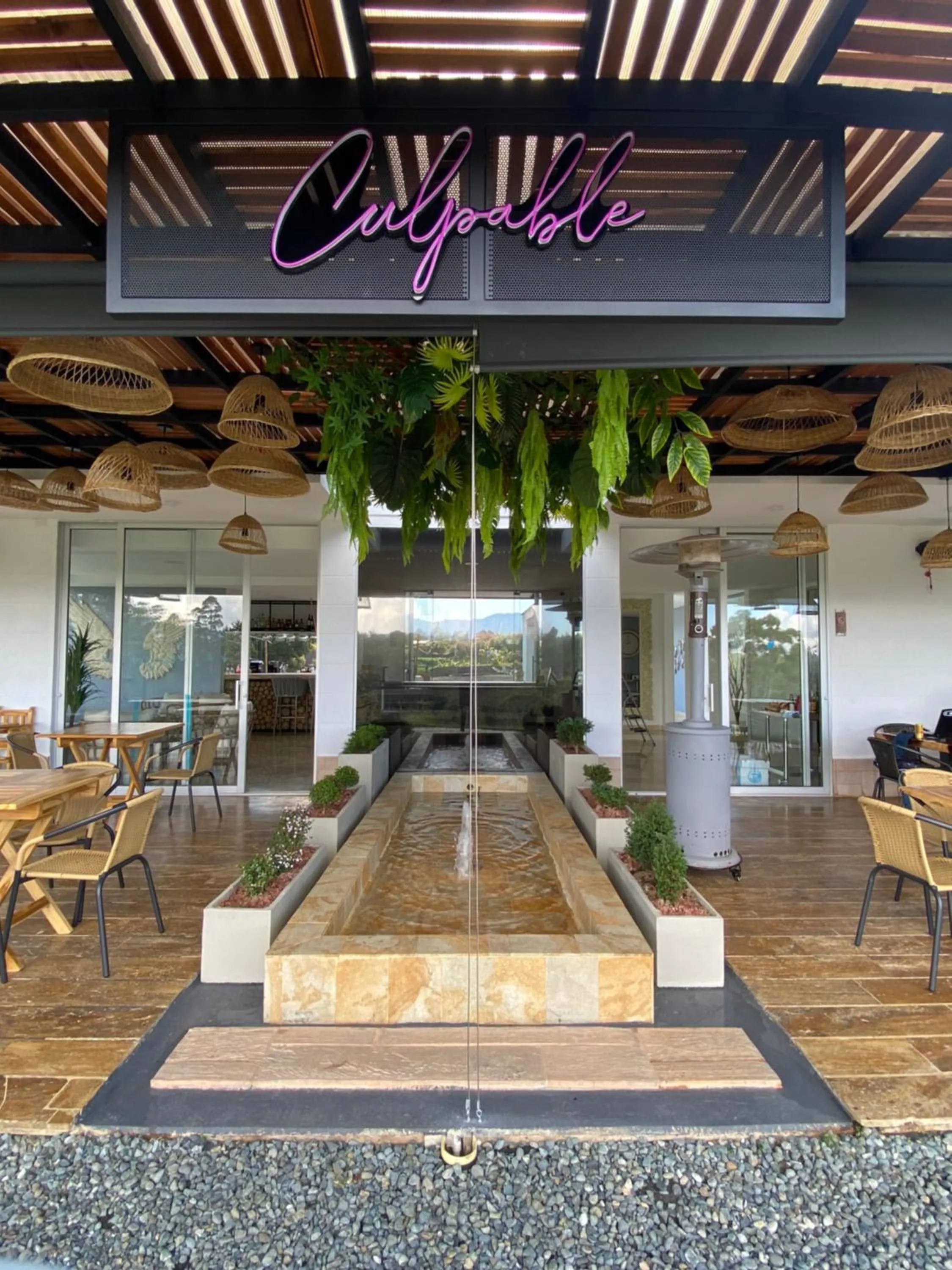 Restaurant/places to eat in Arvum Hotel Boutique