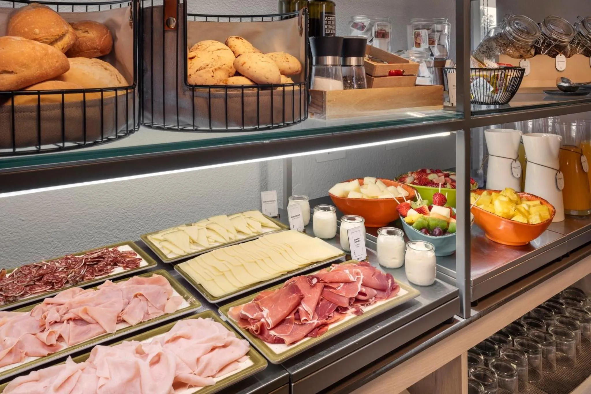 Buffet breakfast in Sercotel Togumar