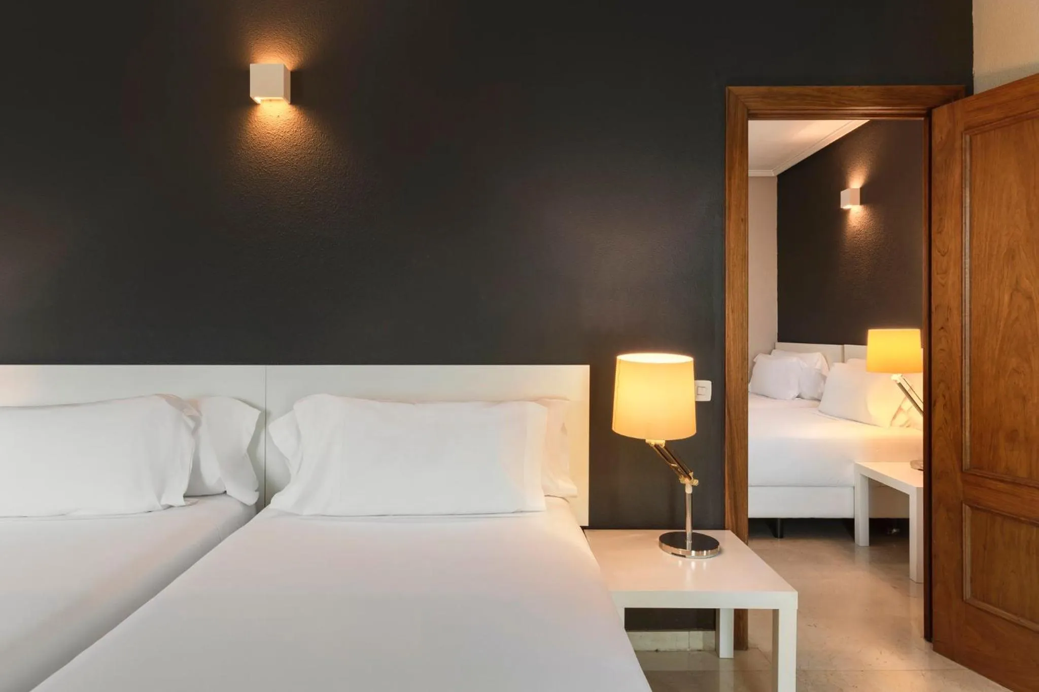 Photo of the whole room, Bed in Sercotel Togumar