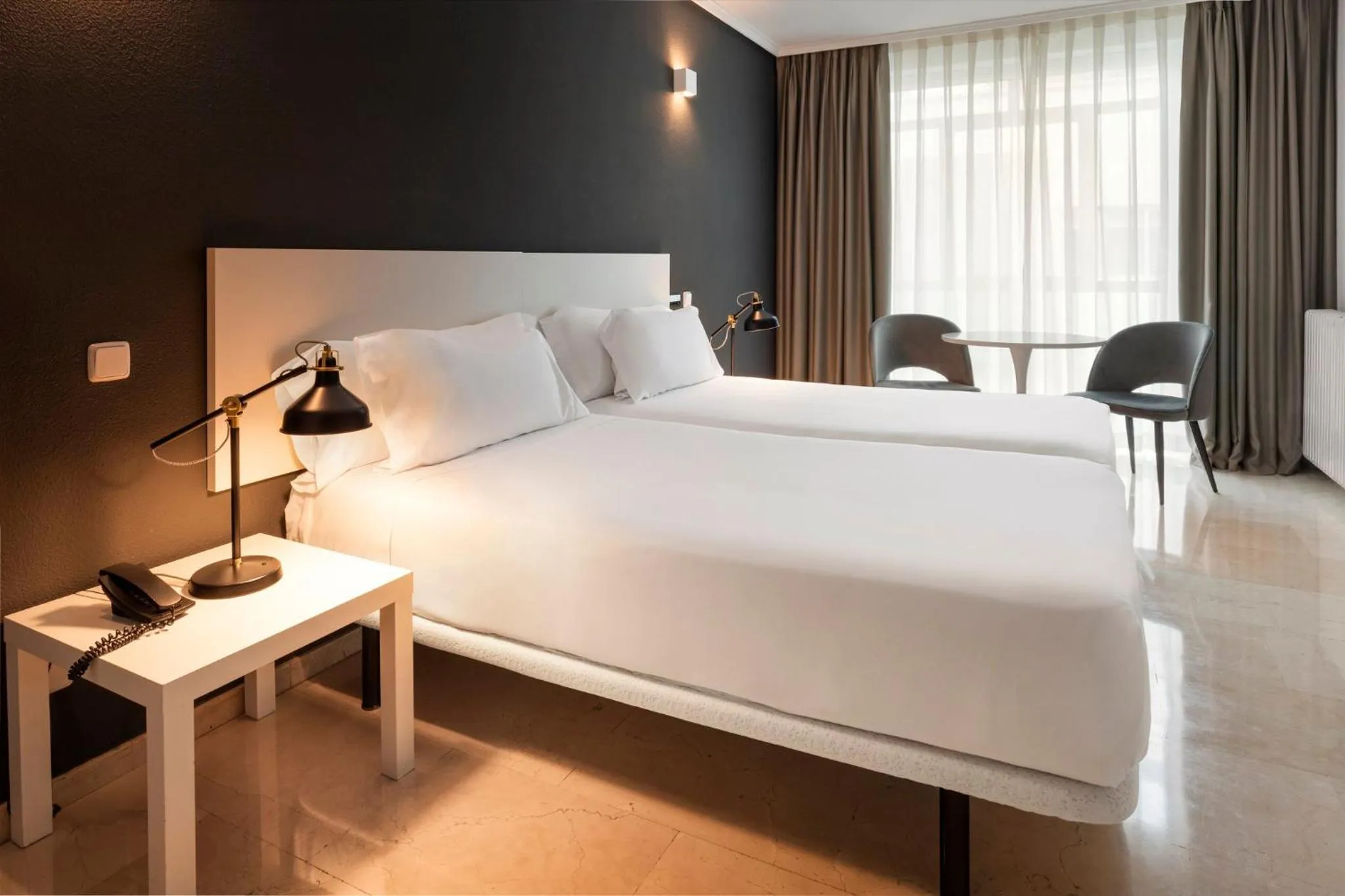 Photo of the whole room, Bed in Sercotel Togumar