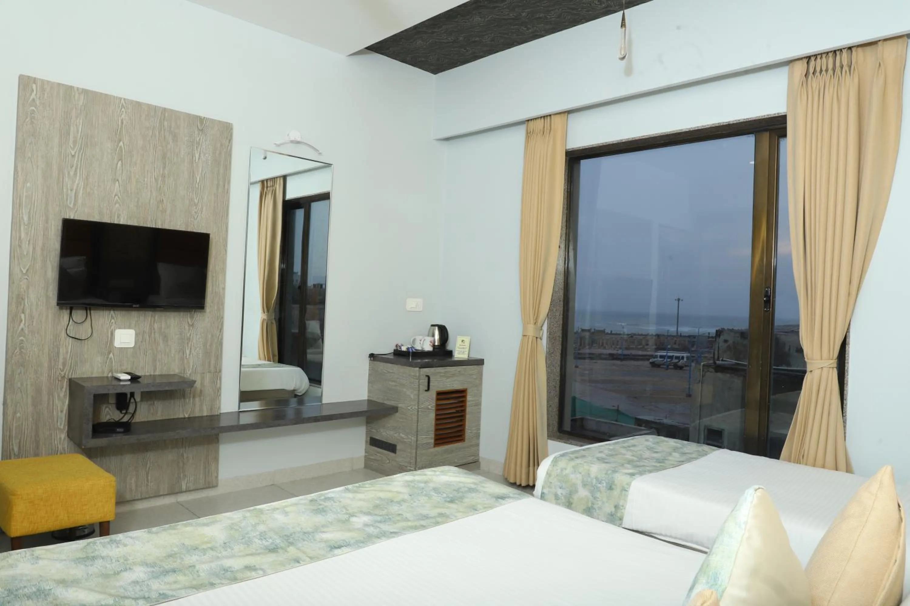 Bed in HOTEL THE GRANDLADHUKARA