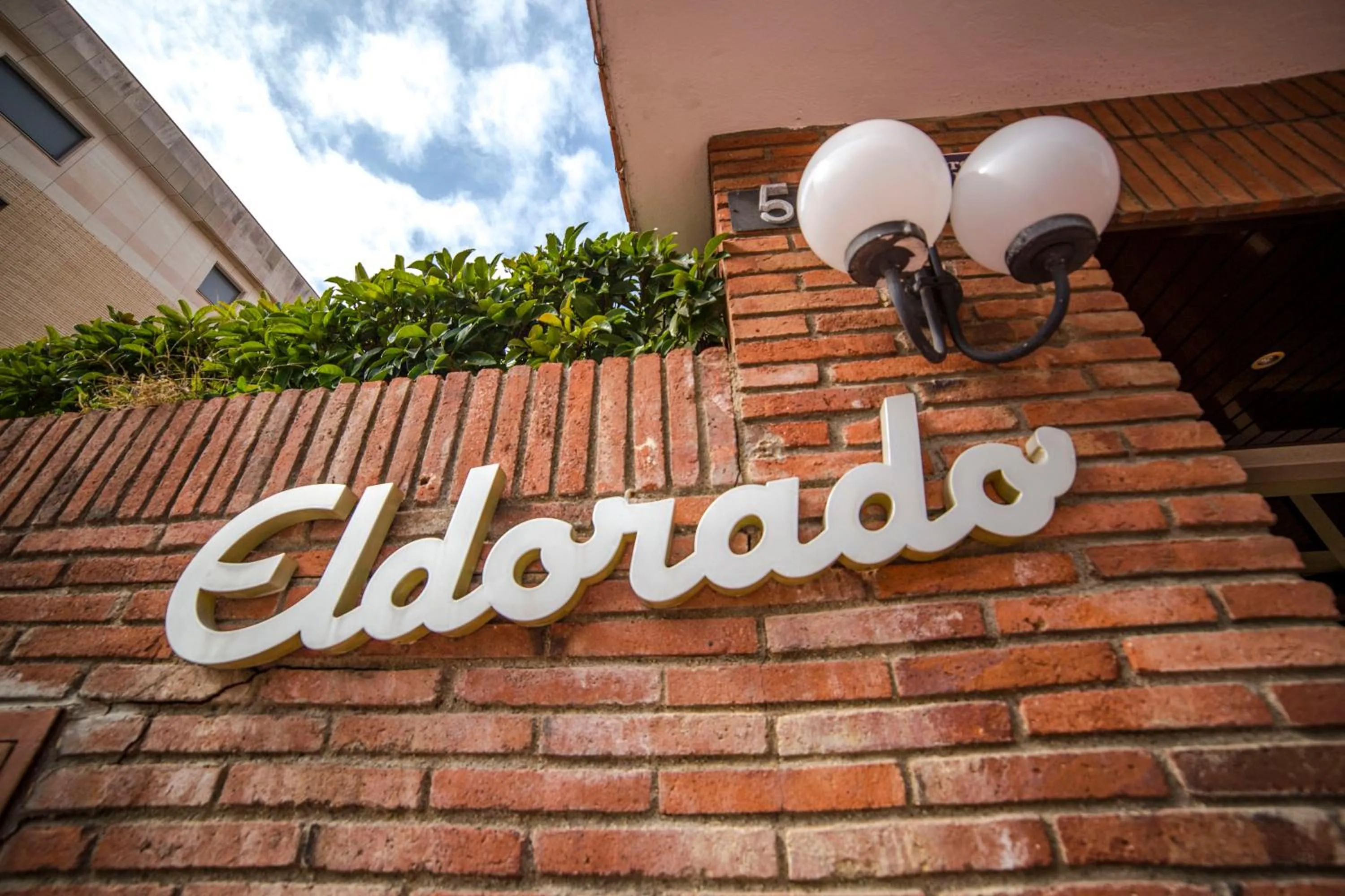 Property logo or sign in Apartamentos Eldorado