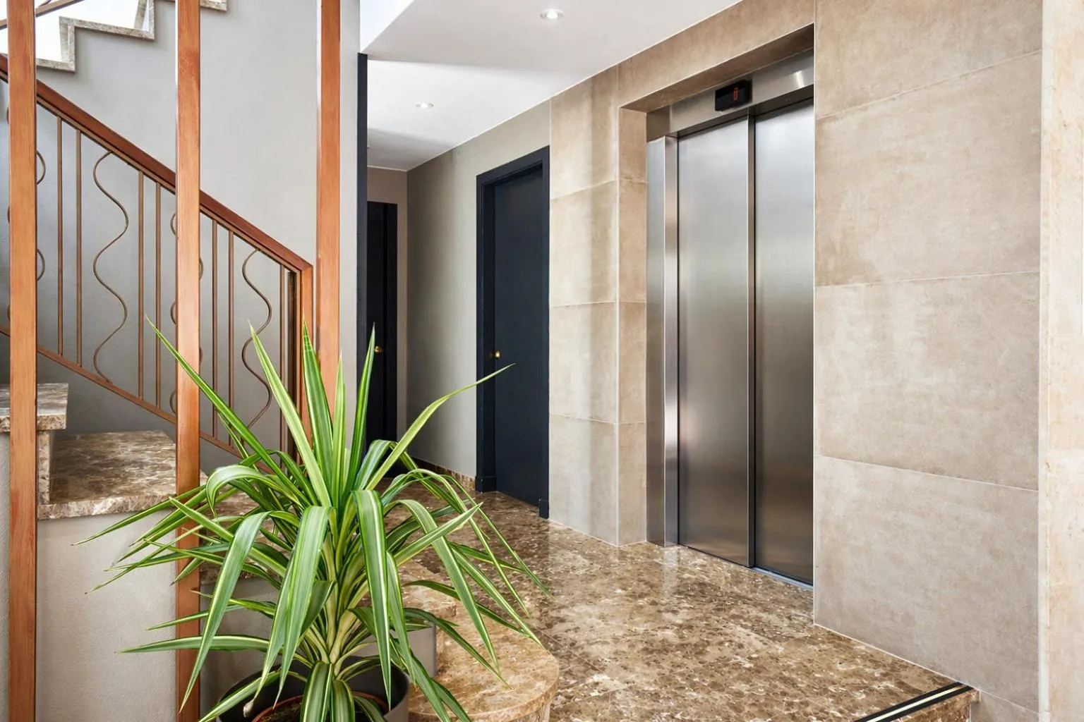 elevator in Apartamentos Eldorado