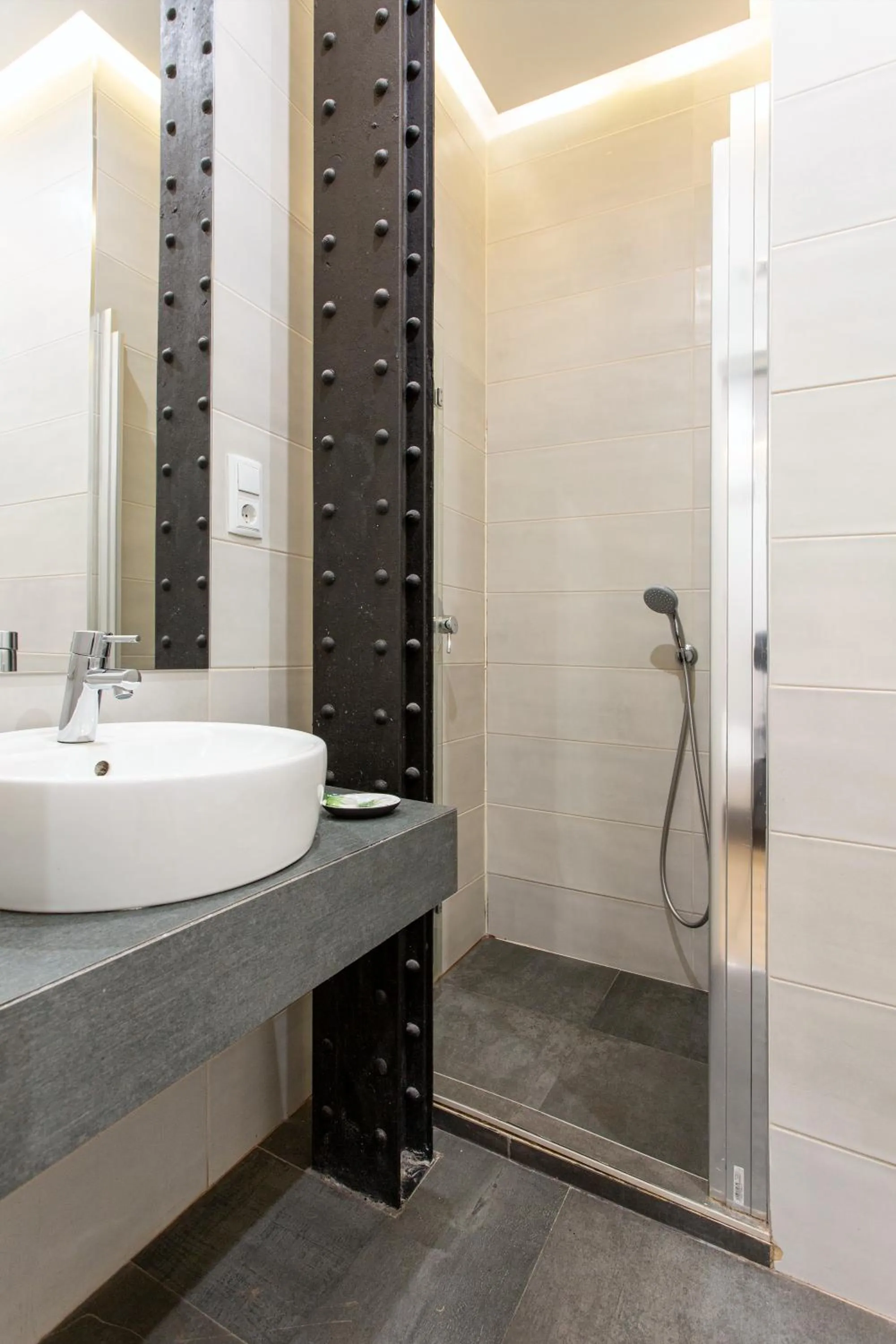 Bathroom in Hostal Manuela by gaiarooms