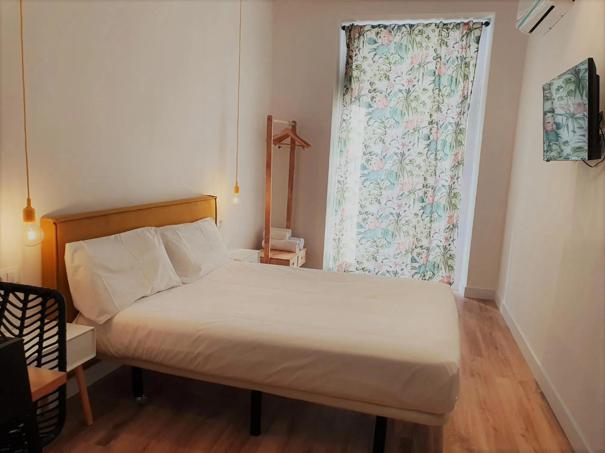 Bedroom, Bed in Hostal Manuela by gaiarooms