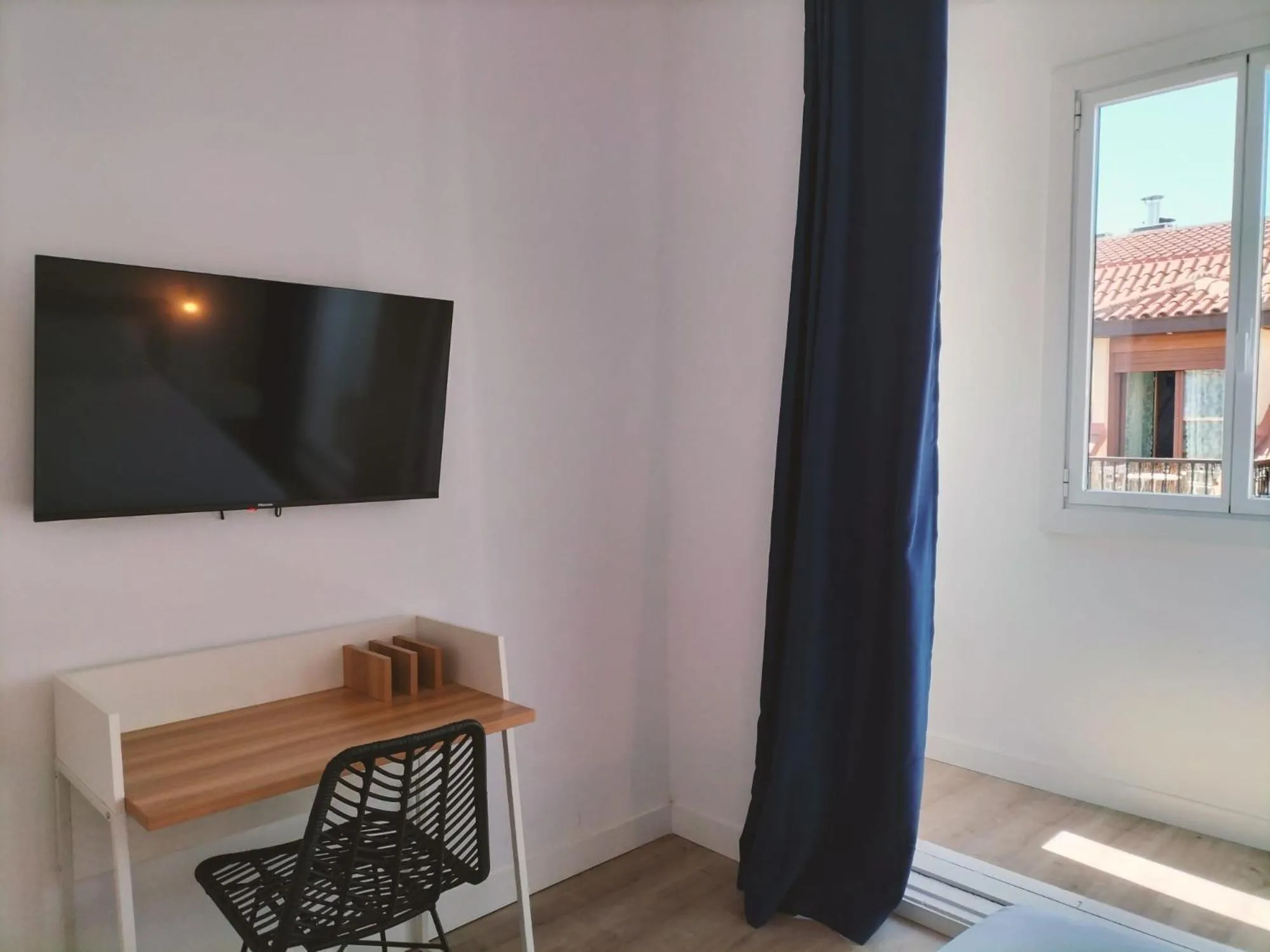 TV and multimedia in Hostal Manuela by gaiarooms