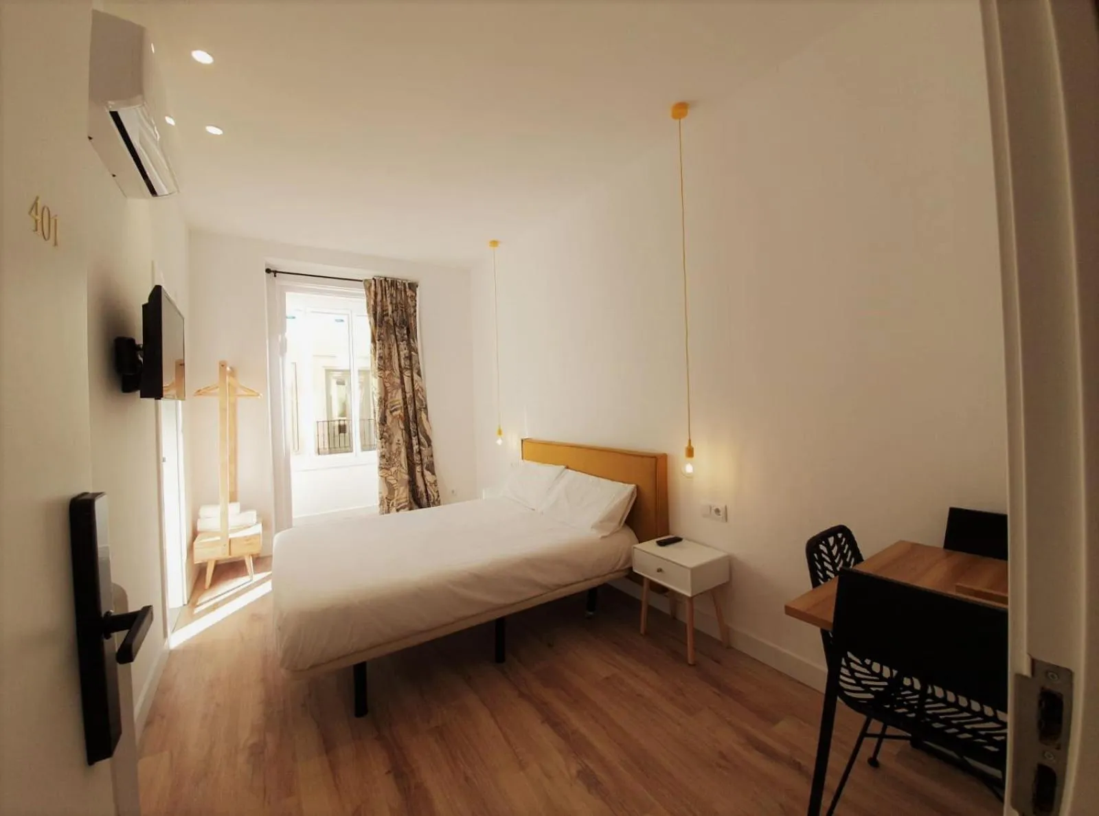 Bed in Hostal Manuela by gaiarooms