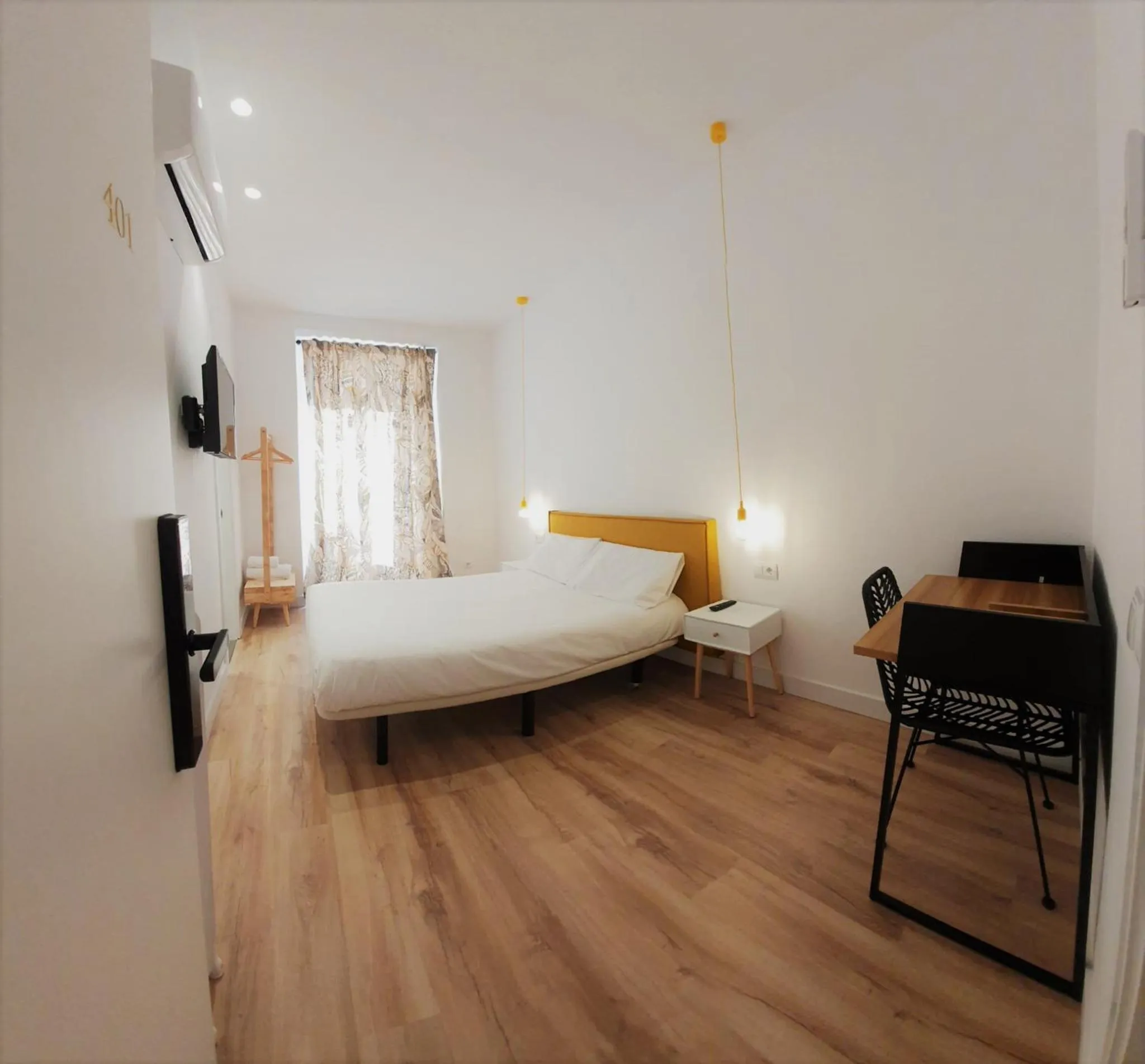 Bed in Hostal Manuela by gaiarooms