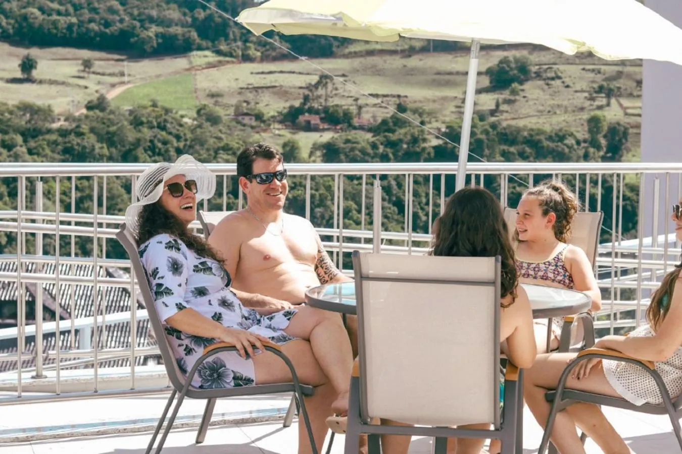 People in Estação Termas Hotel