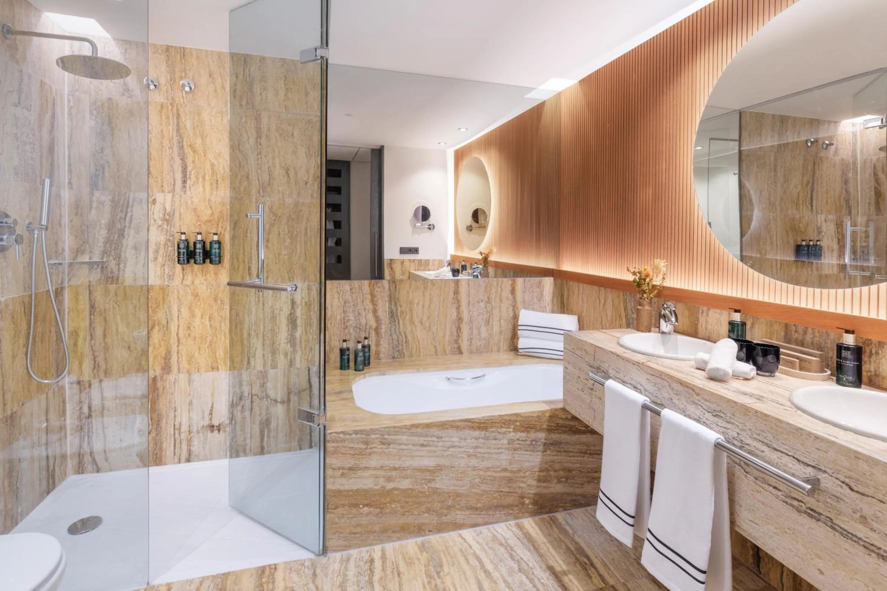 Bathroom in Hotel Meliá Bilbao