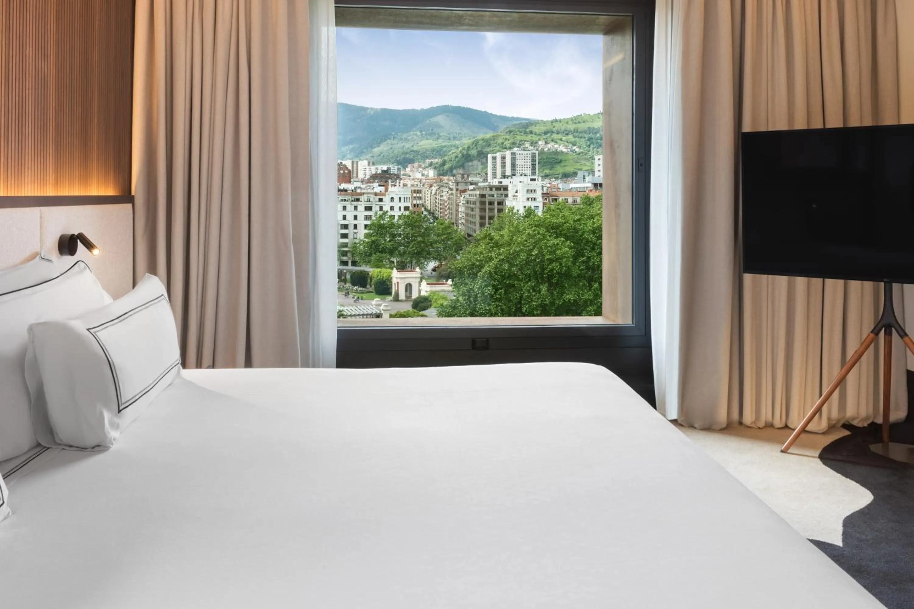 Bed in Hotel Meliá Bilbao