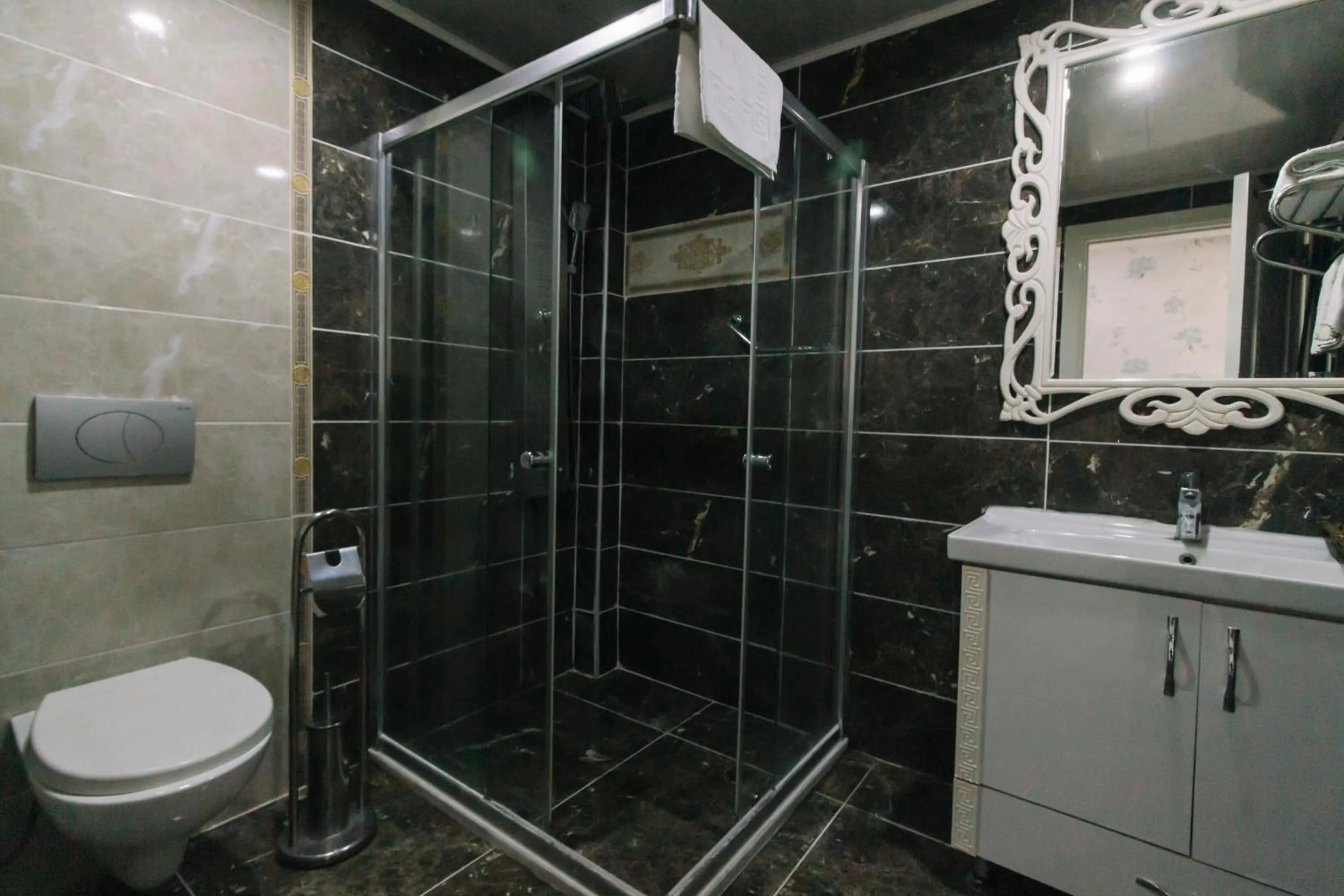 Shower in Melrose Viewpoint Pansiyon