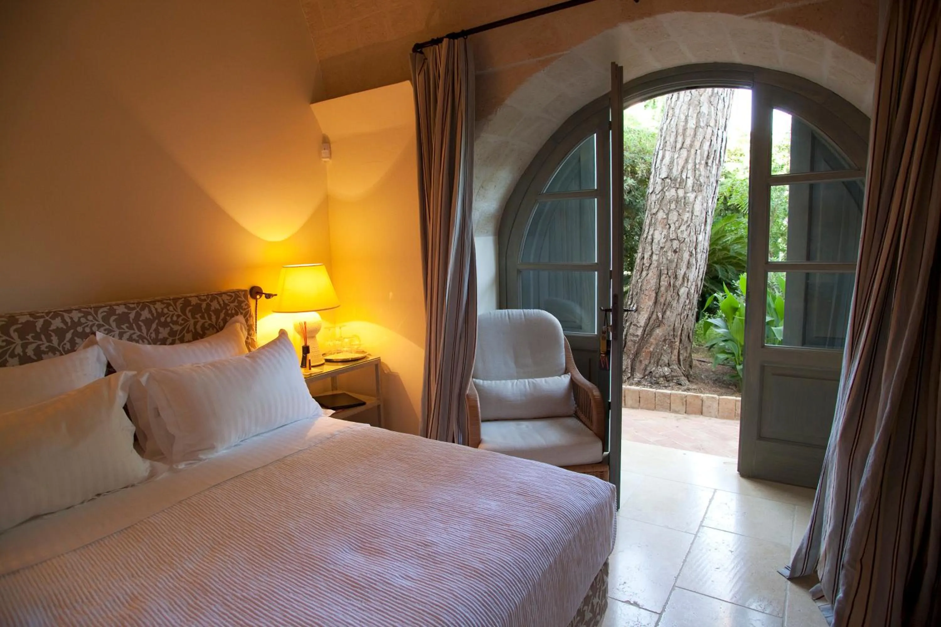 Garden, Bed in Palazzo Margherita