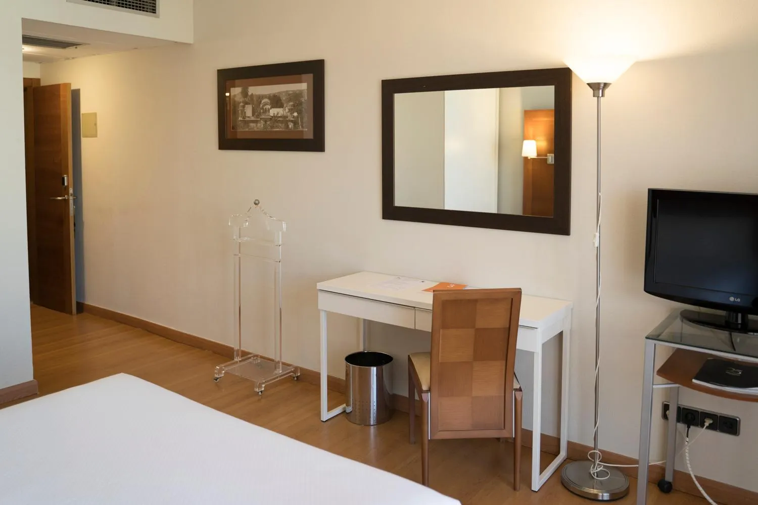 Bed in Hotel Sercotel Tres Luces