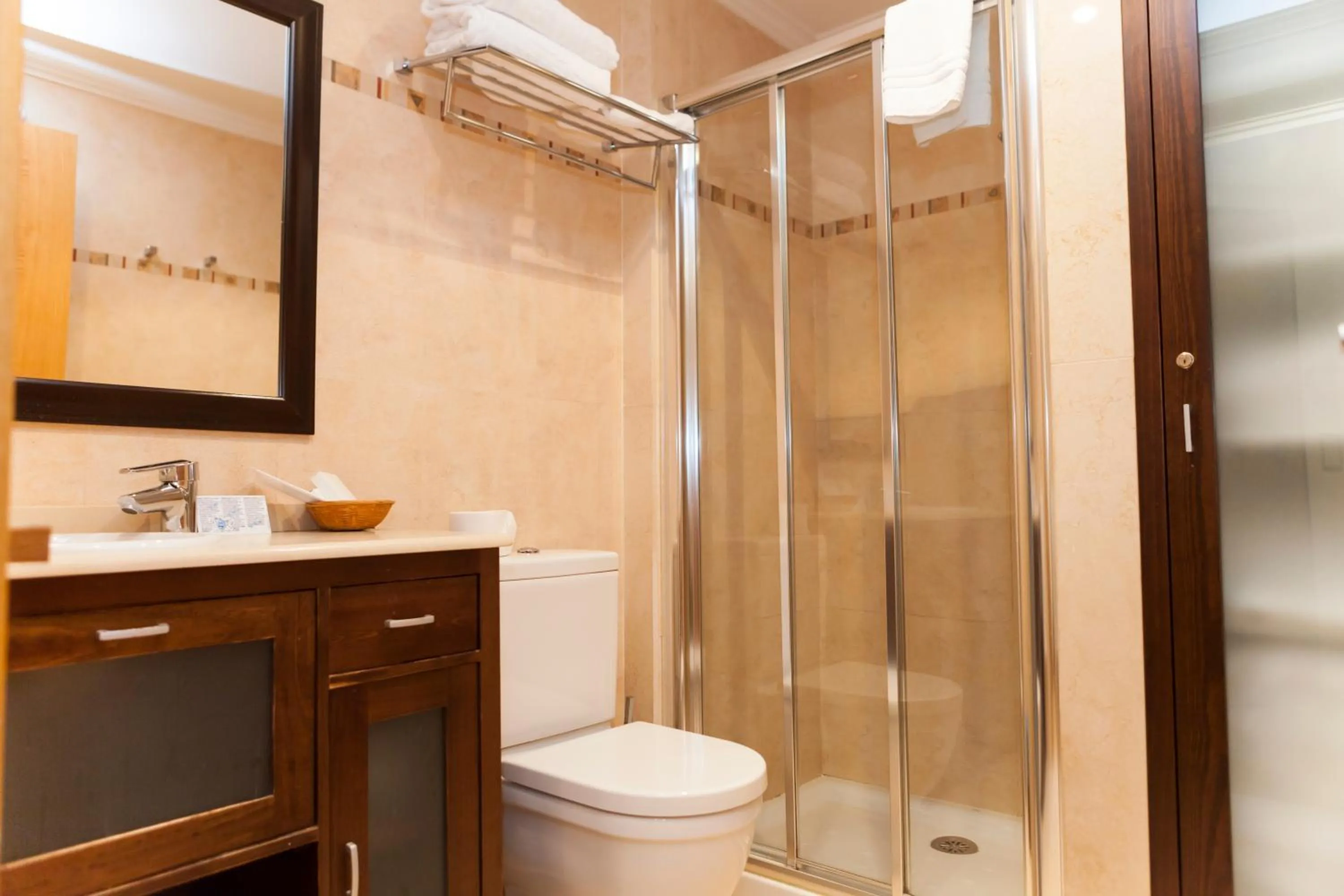 Shower in Hotel Sercotel Tres Luces