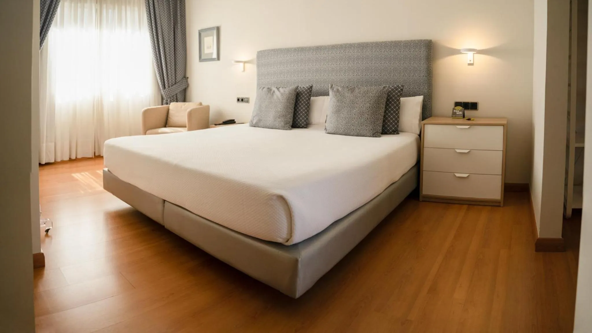 Bedroom, Bed in Hotel Sercotel Tres Luces