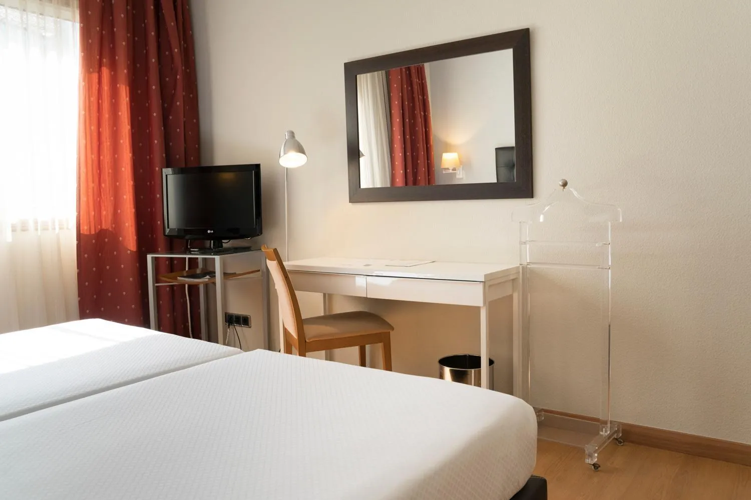 Communal lounge/ TV room, Bed in Hotel Sercotel Tres Luces