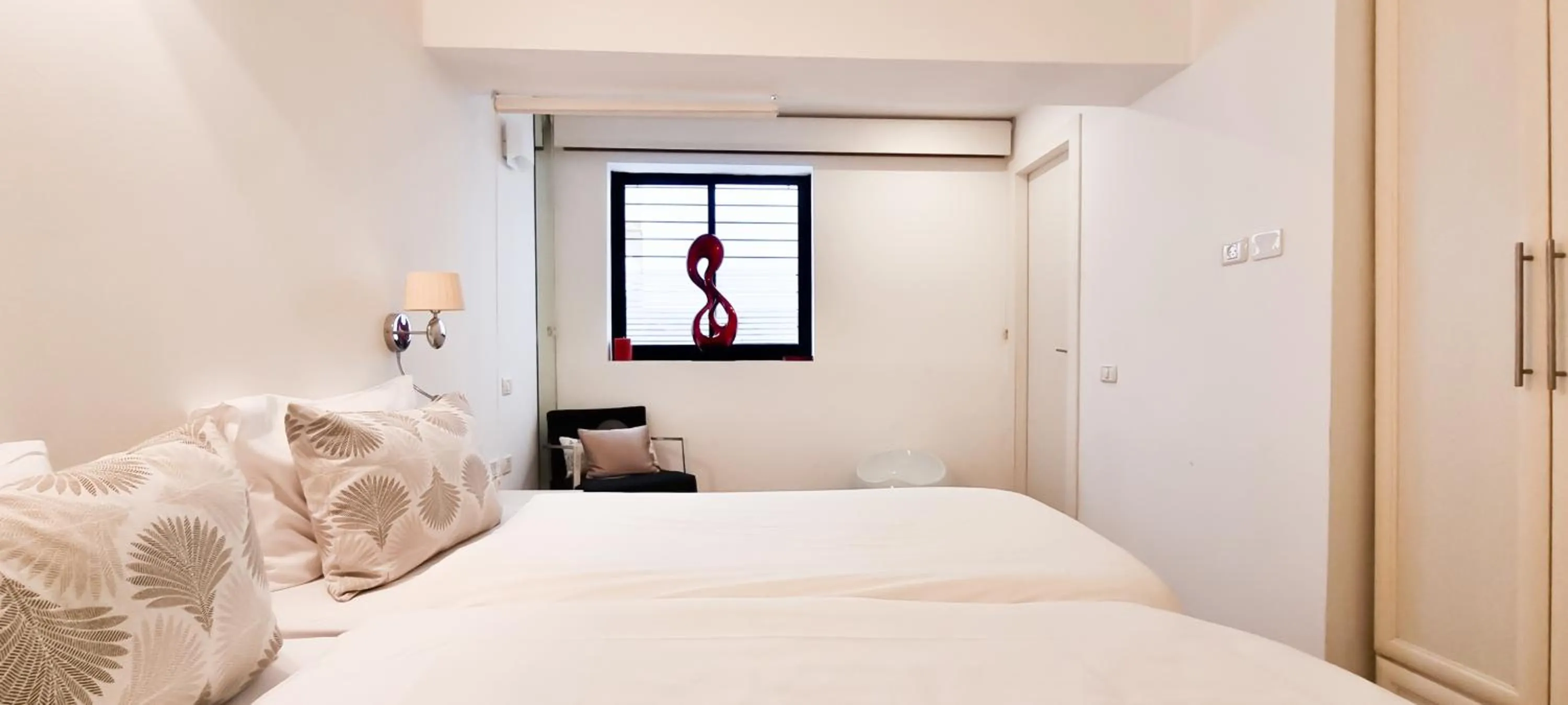 Bed in BnBIsrael apartments - Rupin Nacre