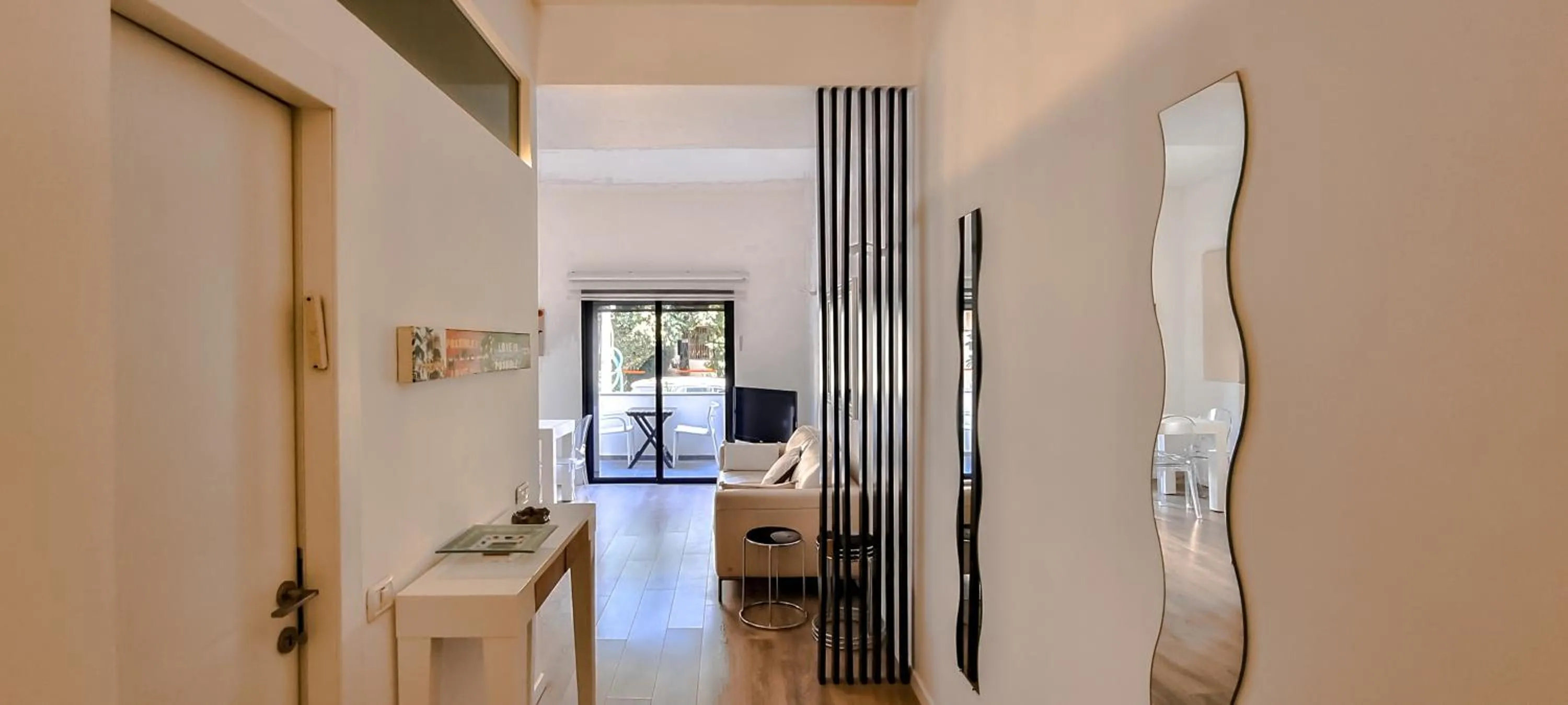 hair dresser in BnBIsrael apartments - Rupin Nacre
