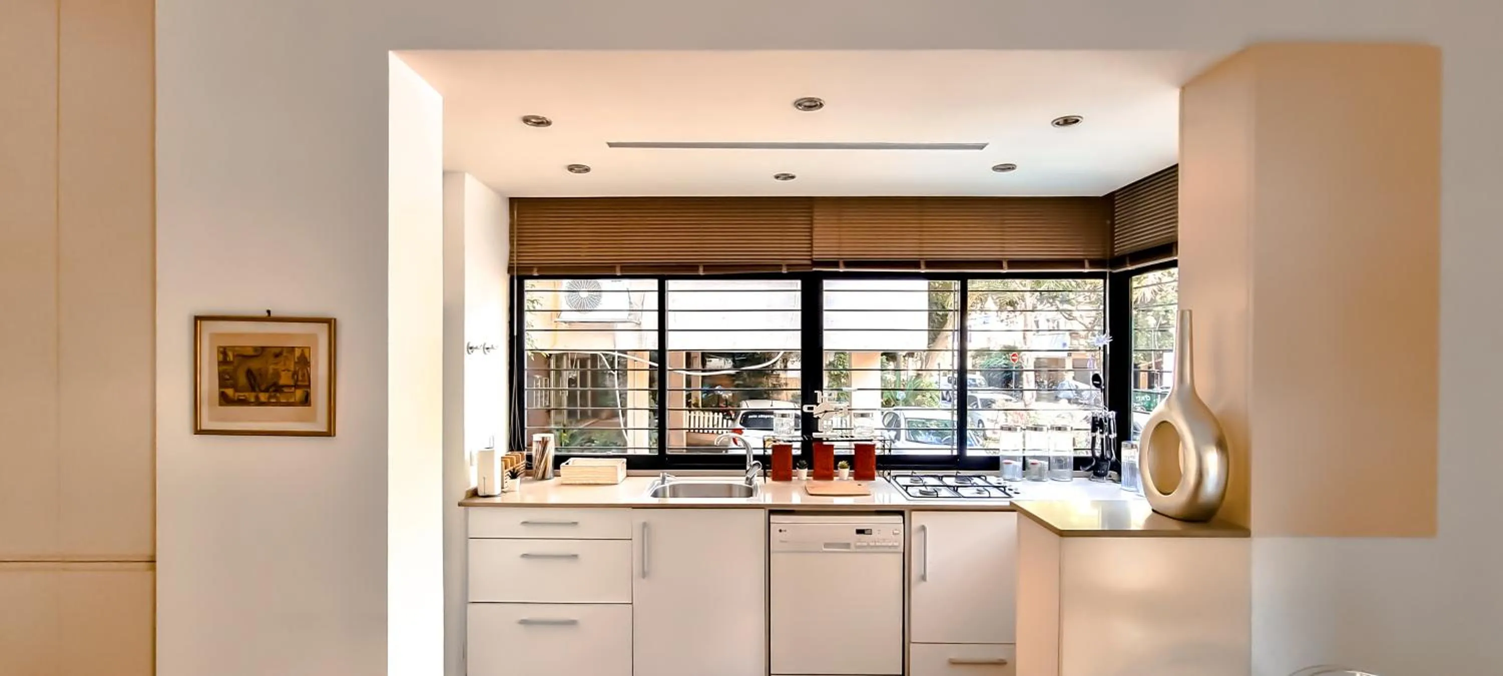 Kitchen or kitchenette in BnBIsrael apartments - Rupin Nacre