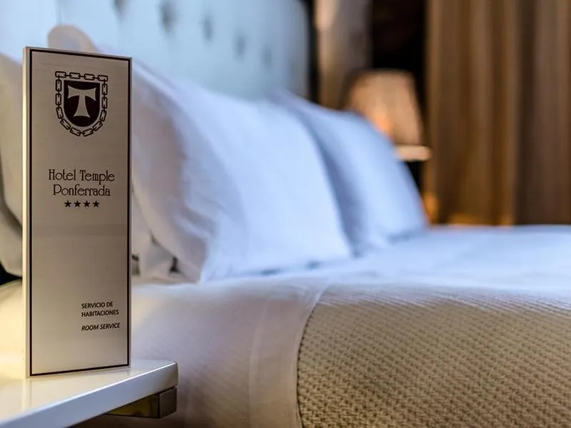 room service, Bed in Hotel Temple Ponferrada