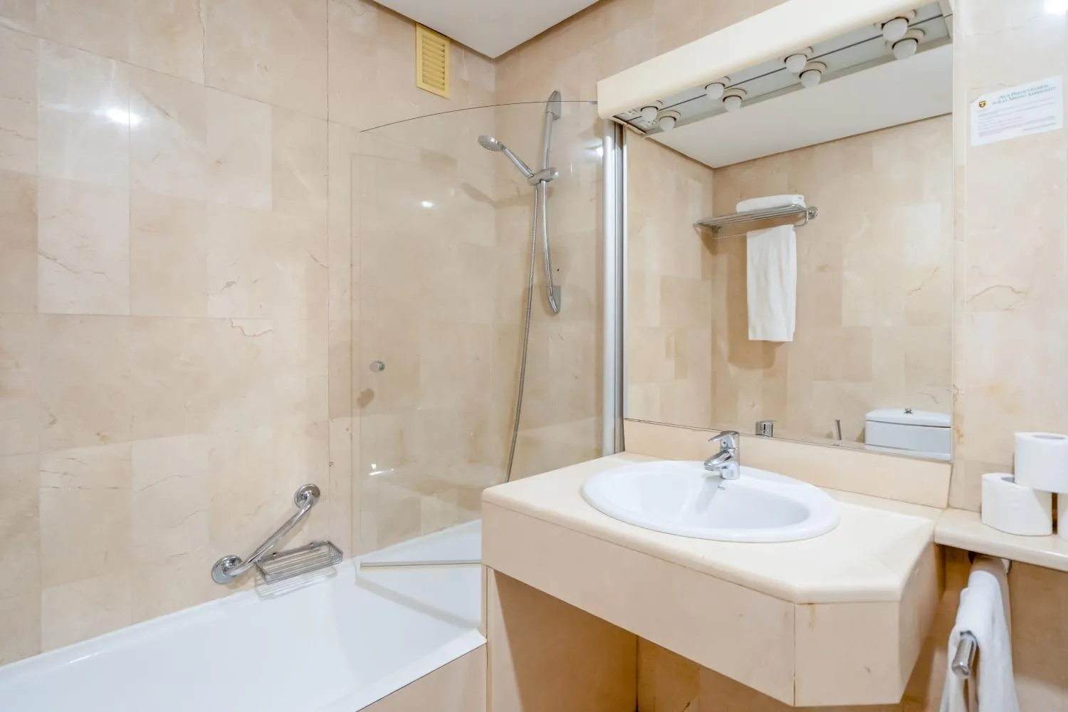 Bathroom in Hotel Temple Ponferrada