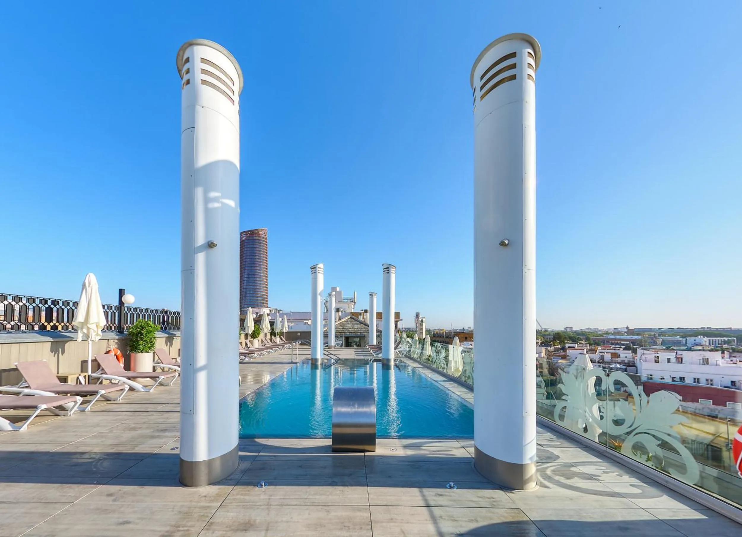 Swimming pool in Monte Triana