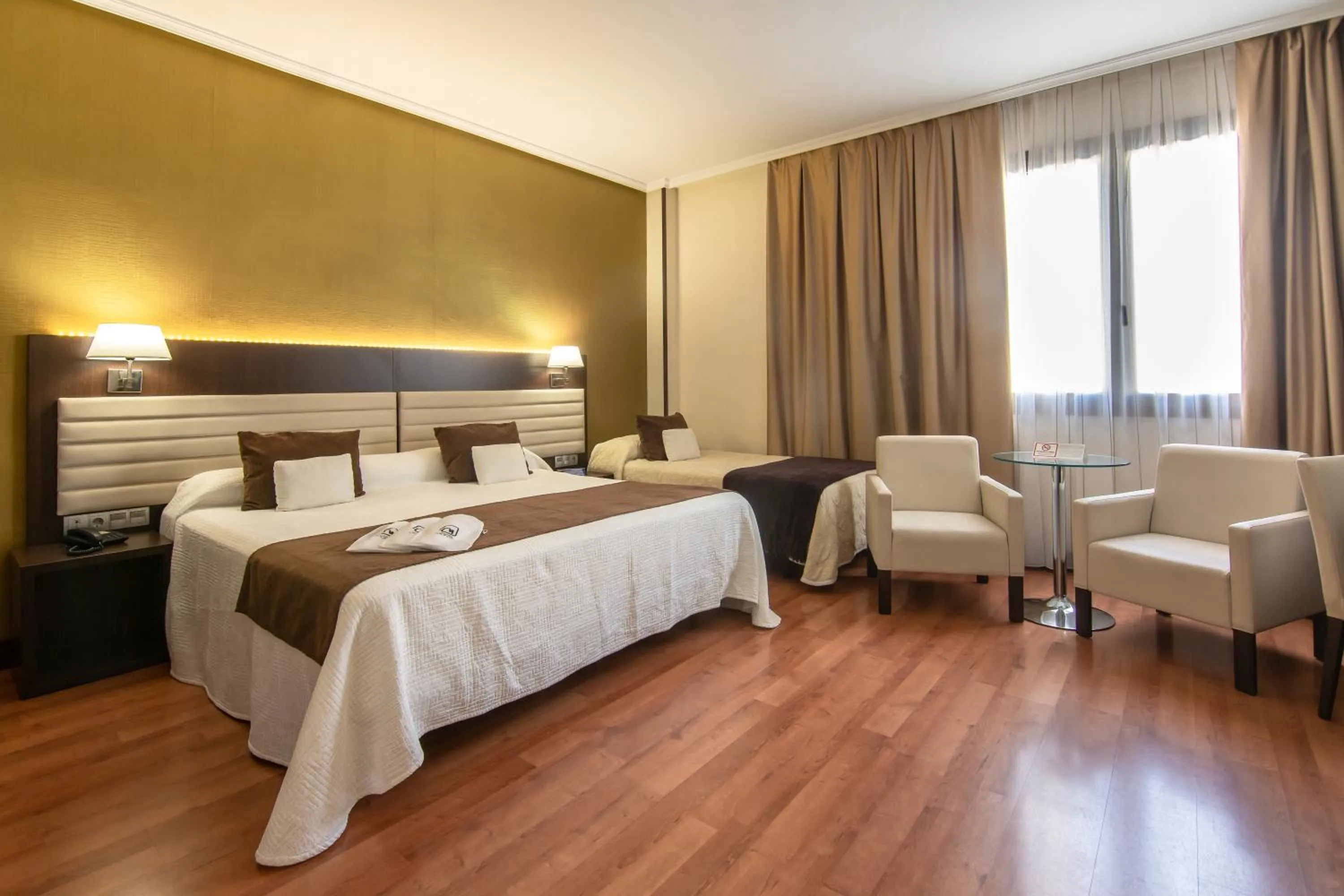 Bedroom, Bed in Hotel Monte Puertatierra