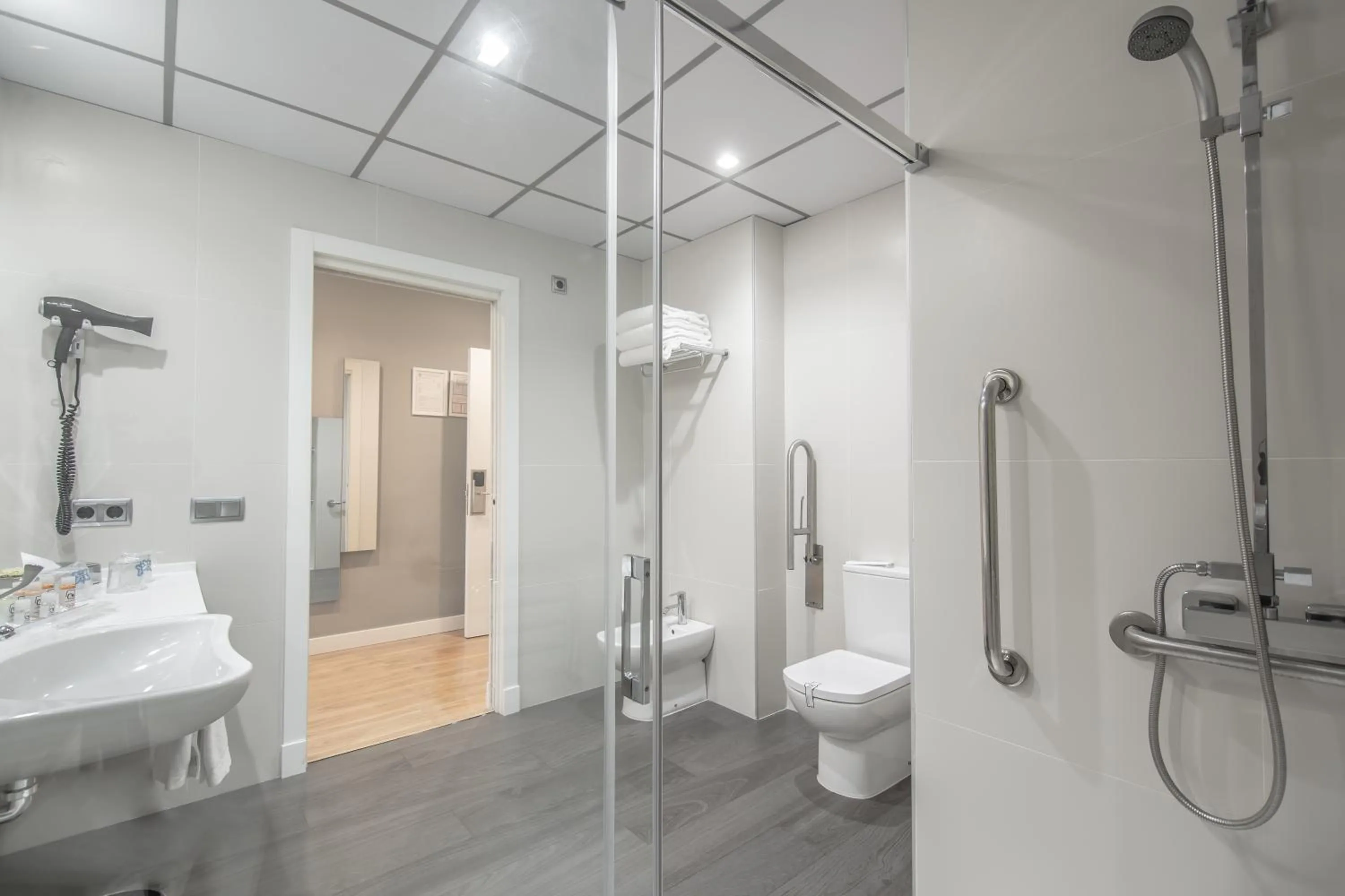 Bathroom in Hotel Monte Puertatierra