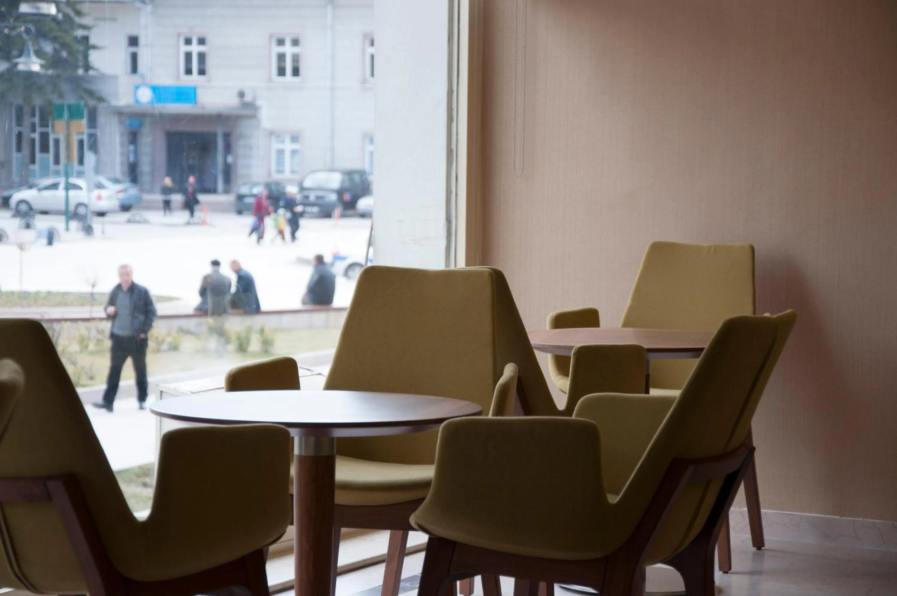 Communal lounge/ TV room in Otel Mutevelli