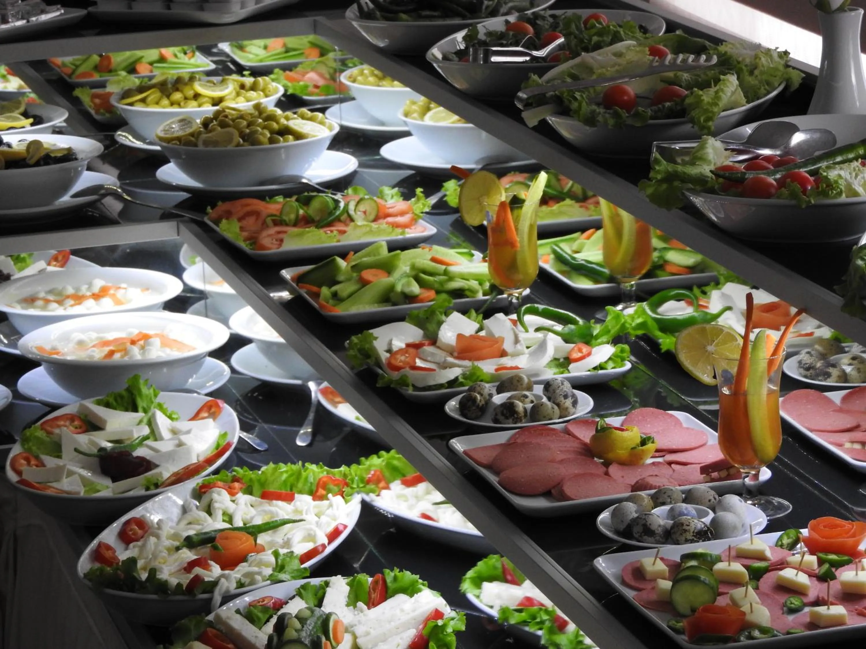 Buffet breakfast in Otel Mutevelli