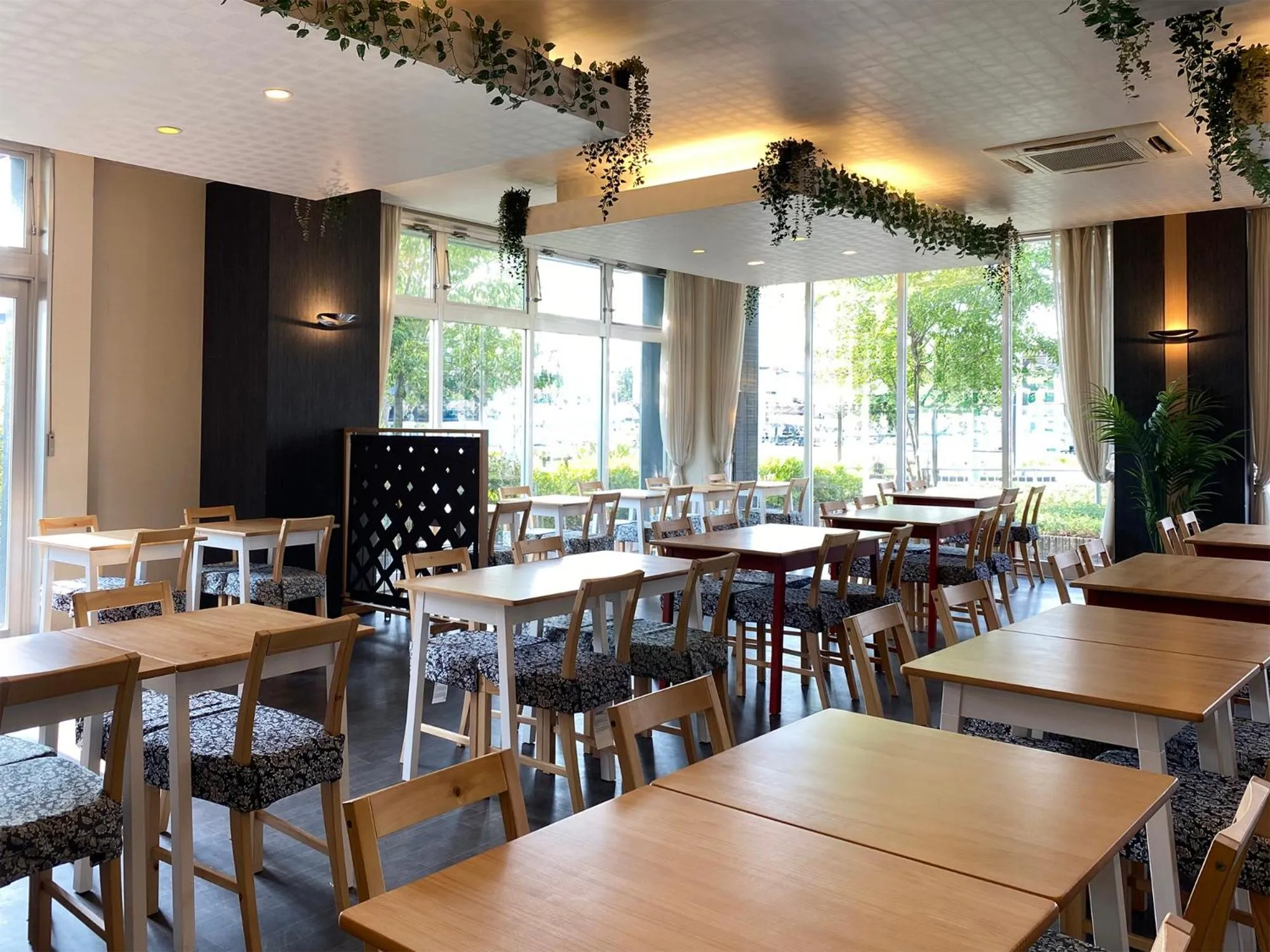 Restaurant/places to eat in Green Rich Hotel Osaka Airport