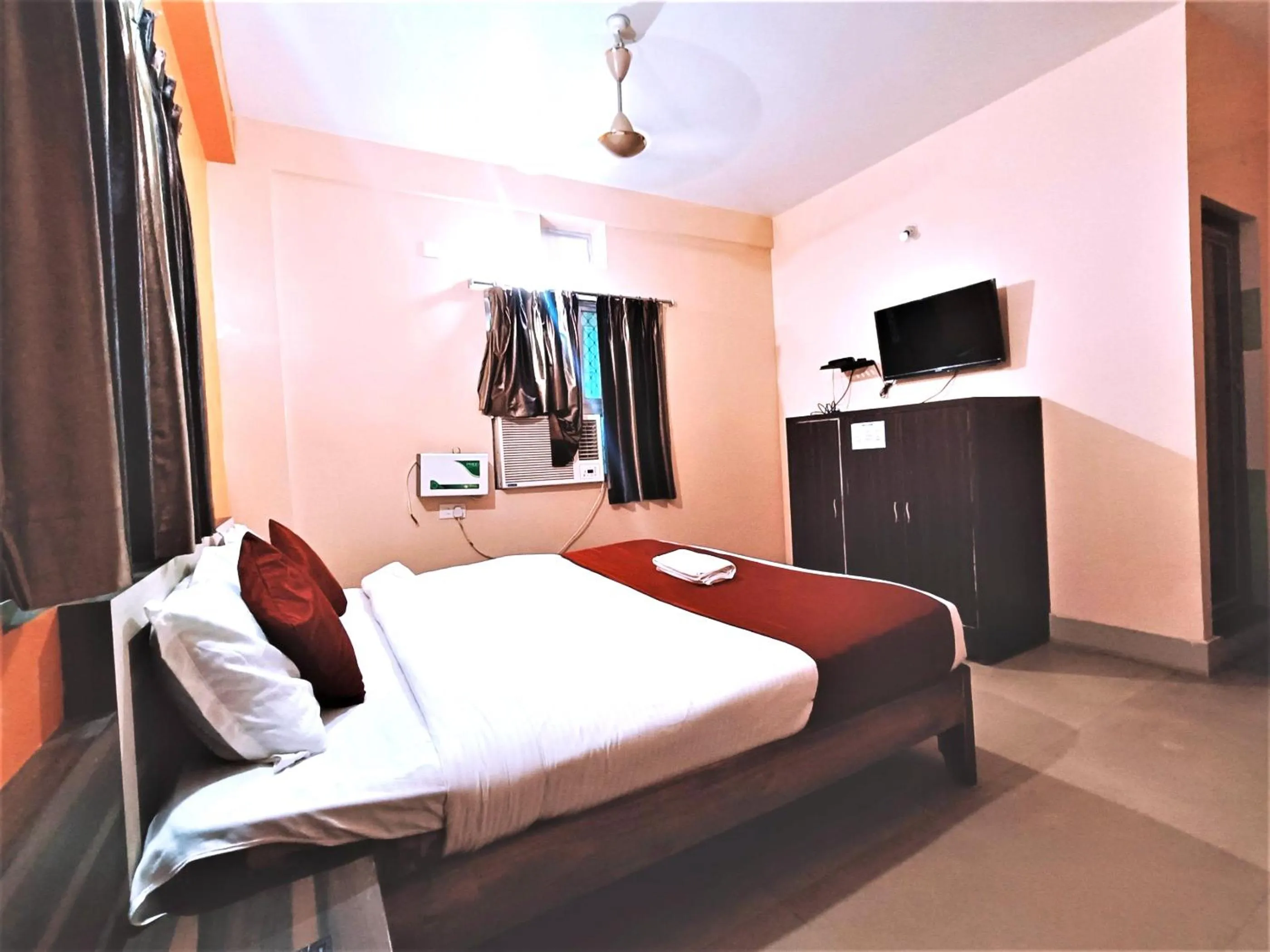 Bed in Goroomgo Krishna Residency Puri Near Sea Beach - Spacious Room with Excellent Service Awarded - Best Seller