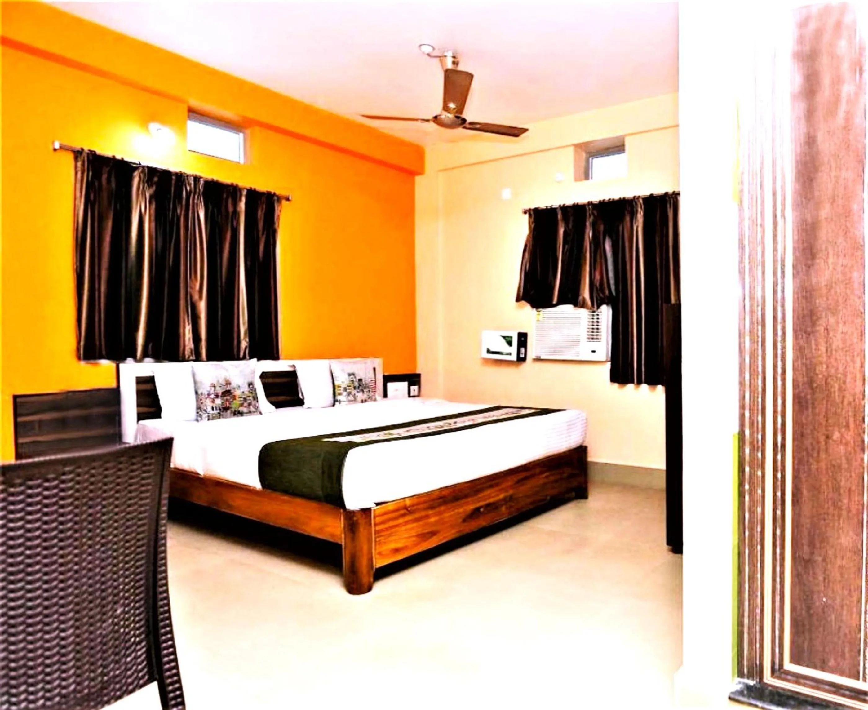 Bed in Goroomgo Krishna Residency Puri Near Sea Beach - Spacious Room with Excellent Service Awarded - Best Seller