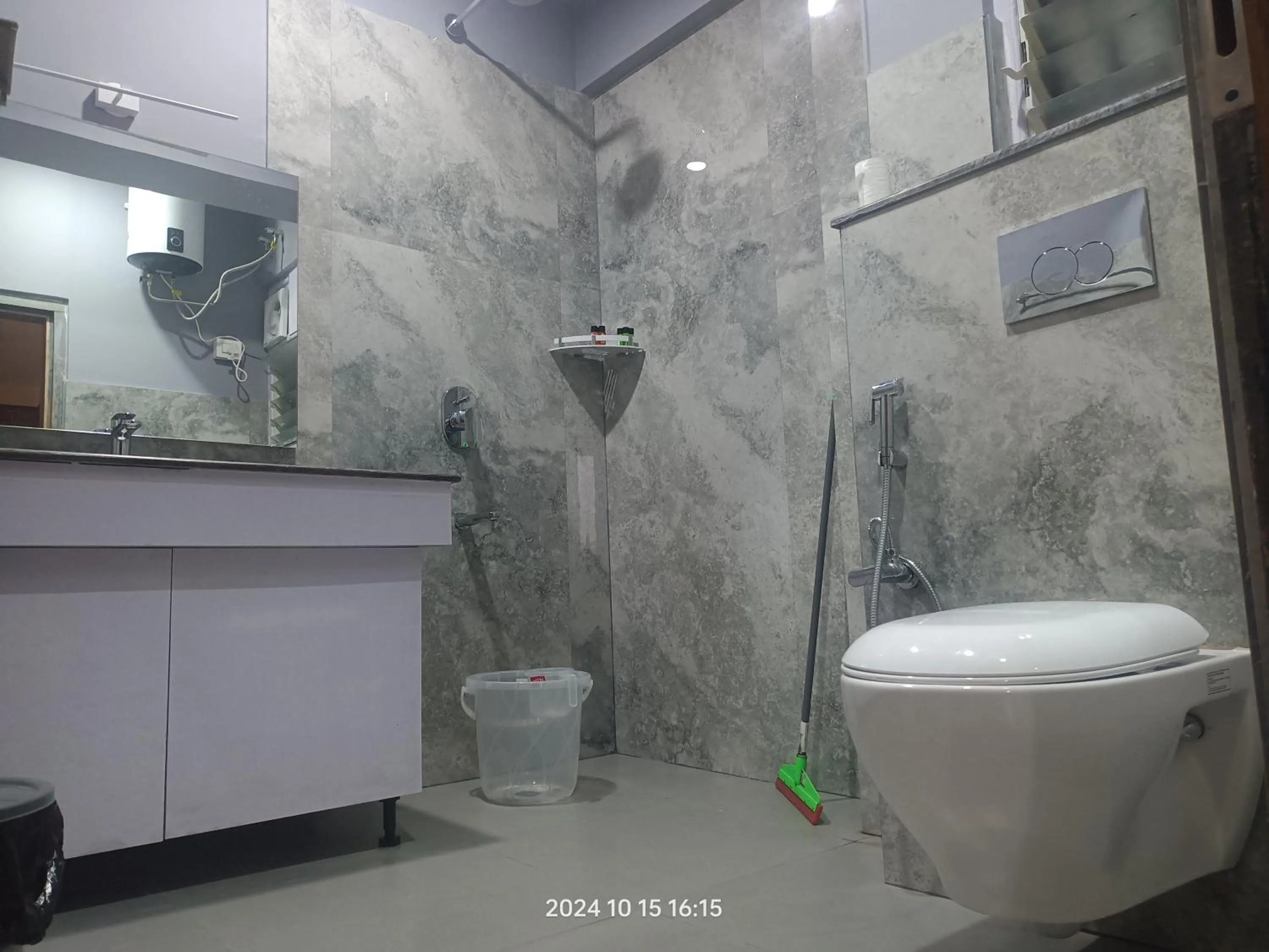 Bathroom in Golden Peaks Hotel & Restaurant