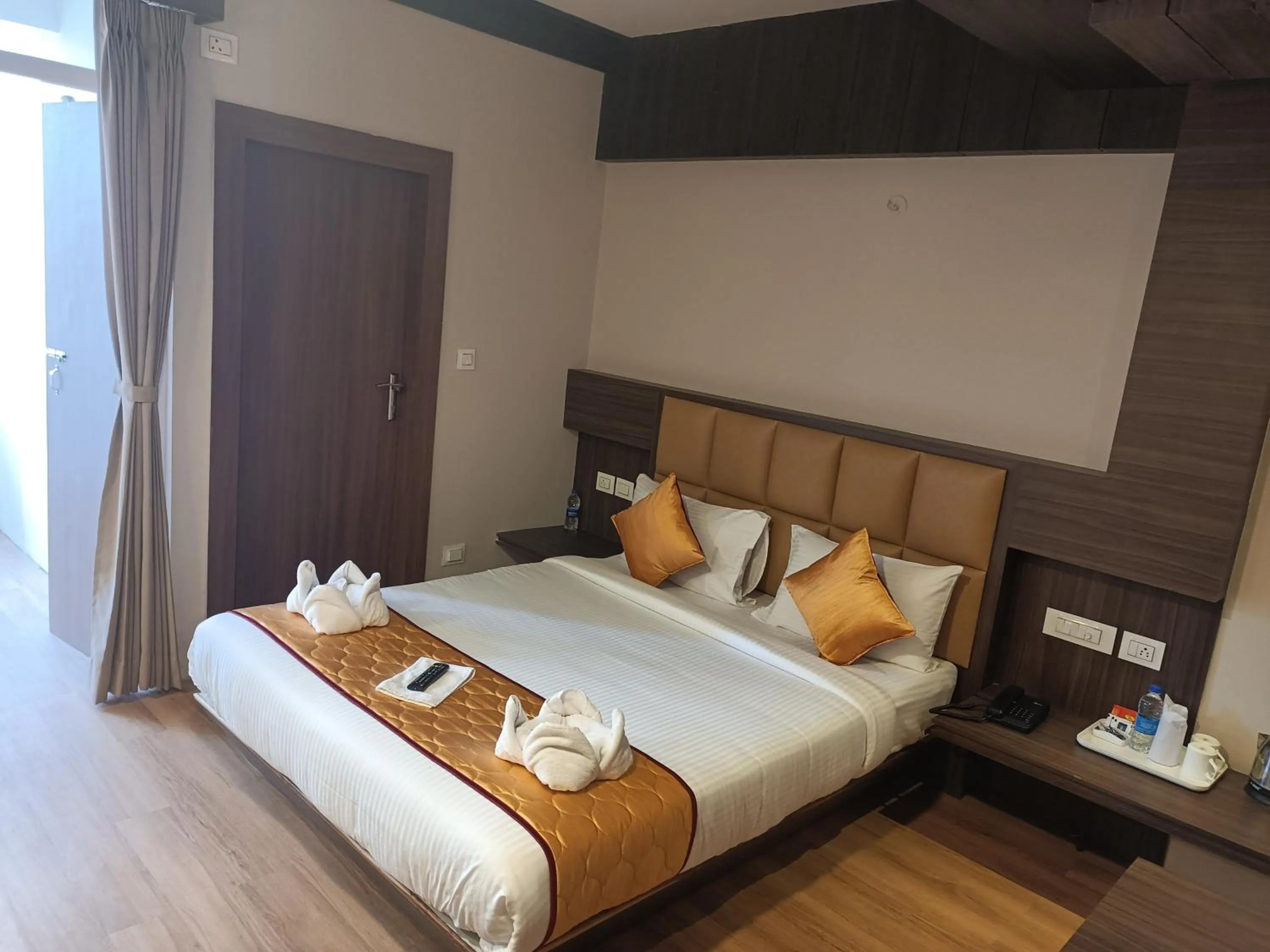 Bedroom, Bed in Golden Peaks Hotel & Restaurant