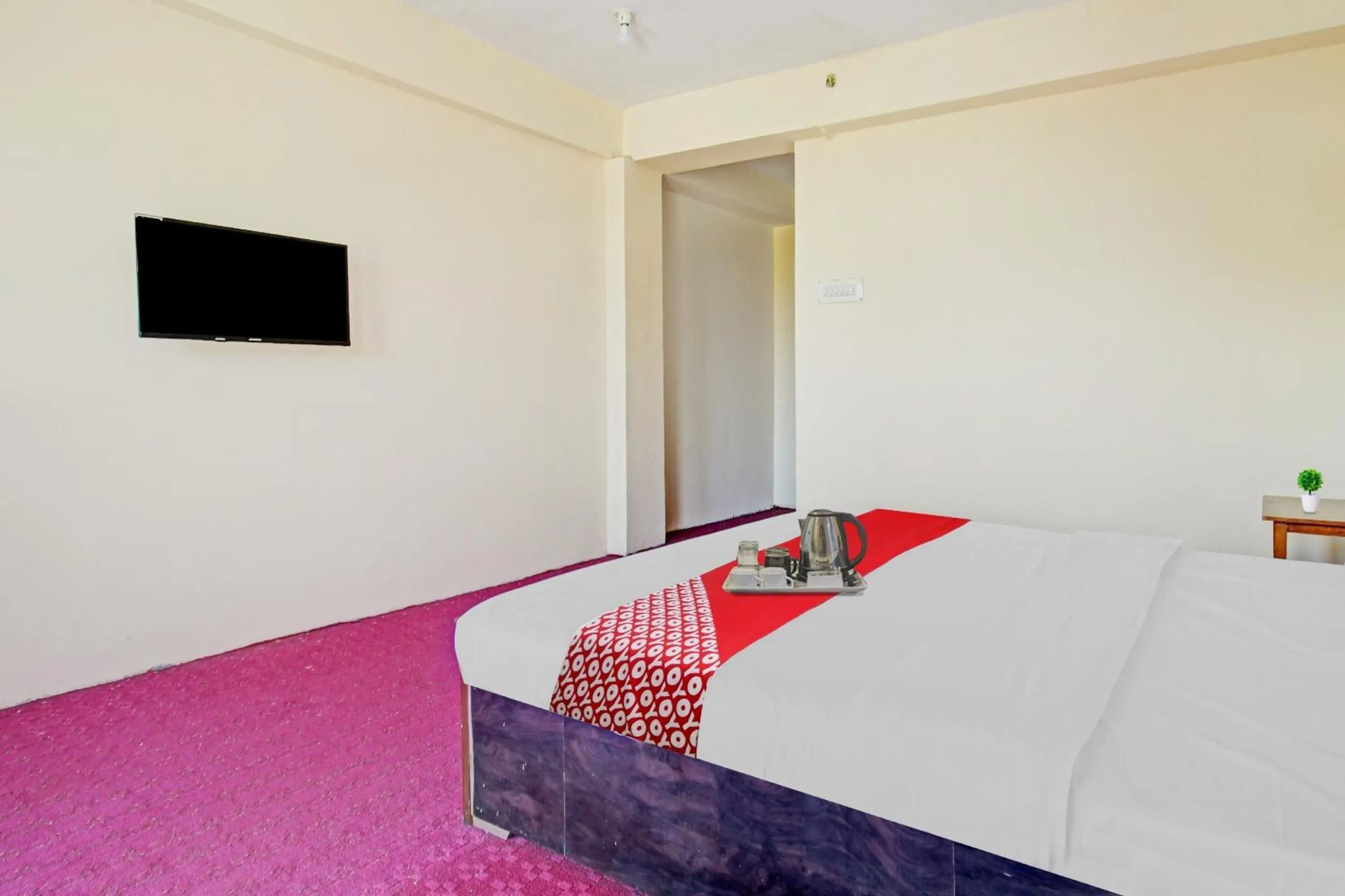 Bedroom, Bed in Hotel O Hunter's & Cafe