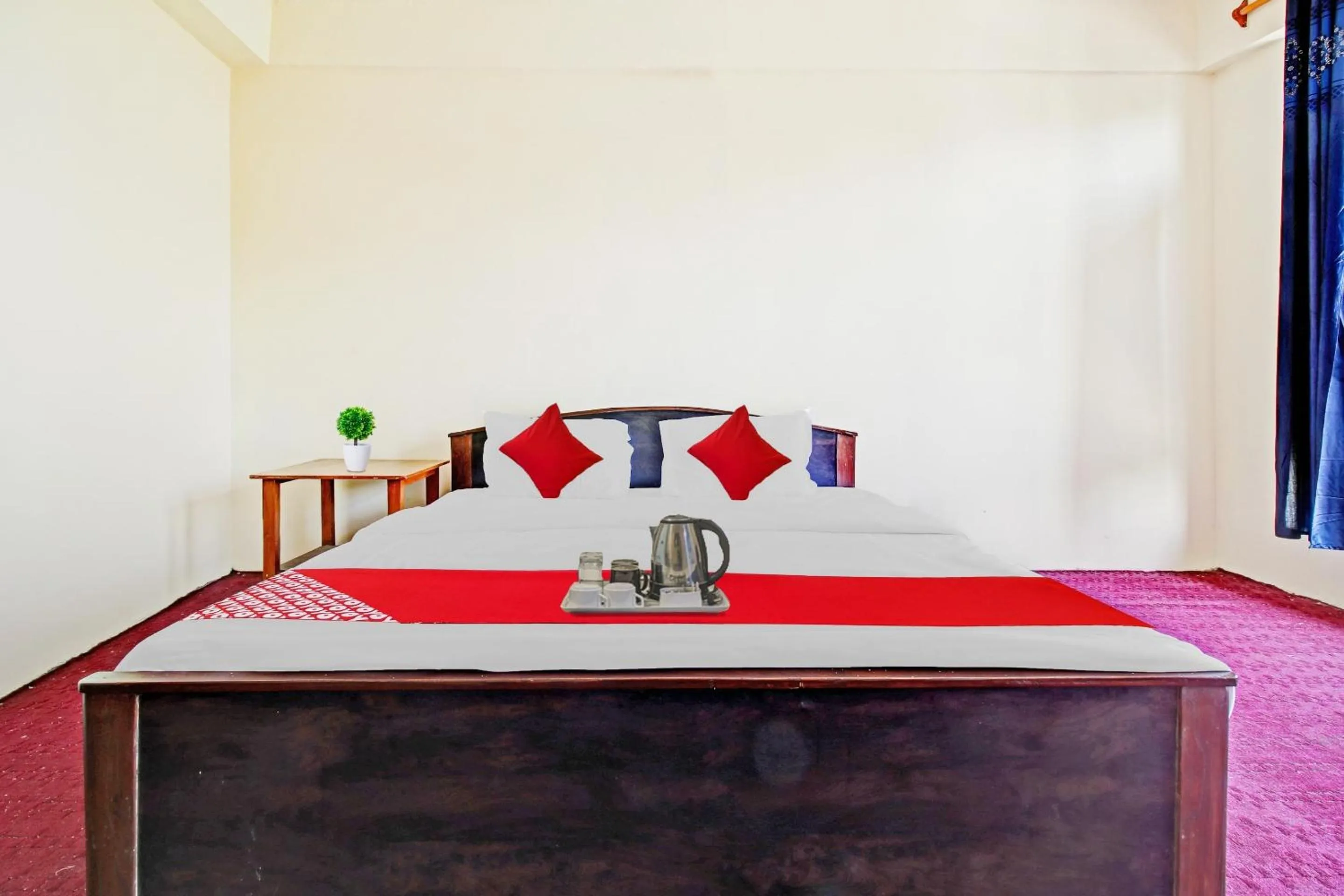 Bedroom in Hotel O Hunter's & Cafe