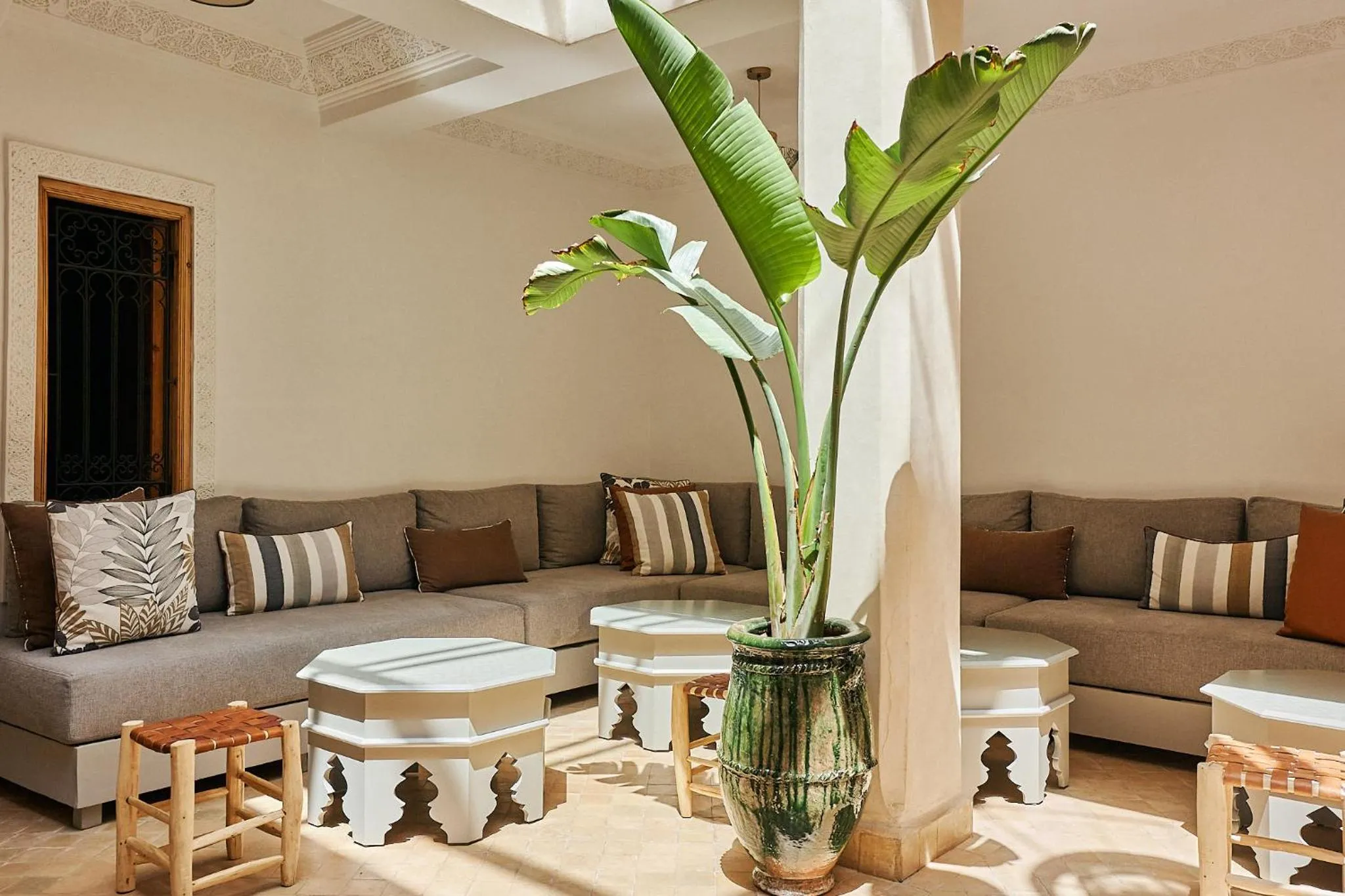 Restaurant/places to eat in Ryad Selyen