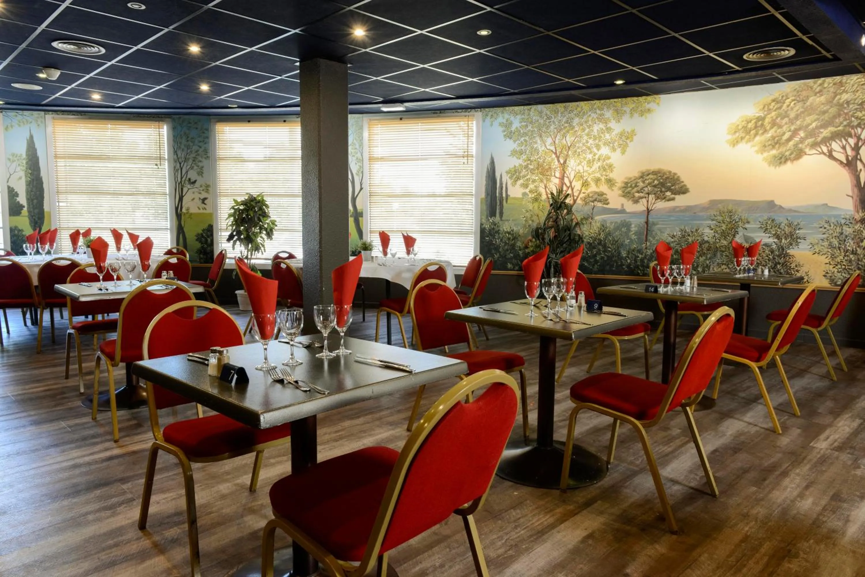 Restaurant/places to eat in Espace Leonard De Vinci