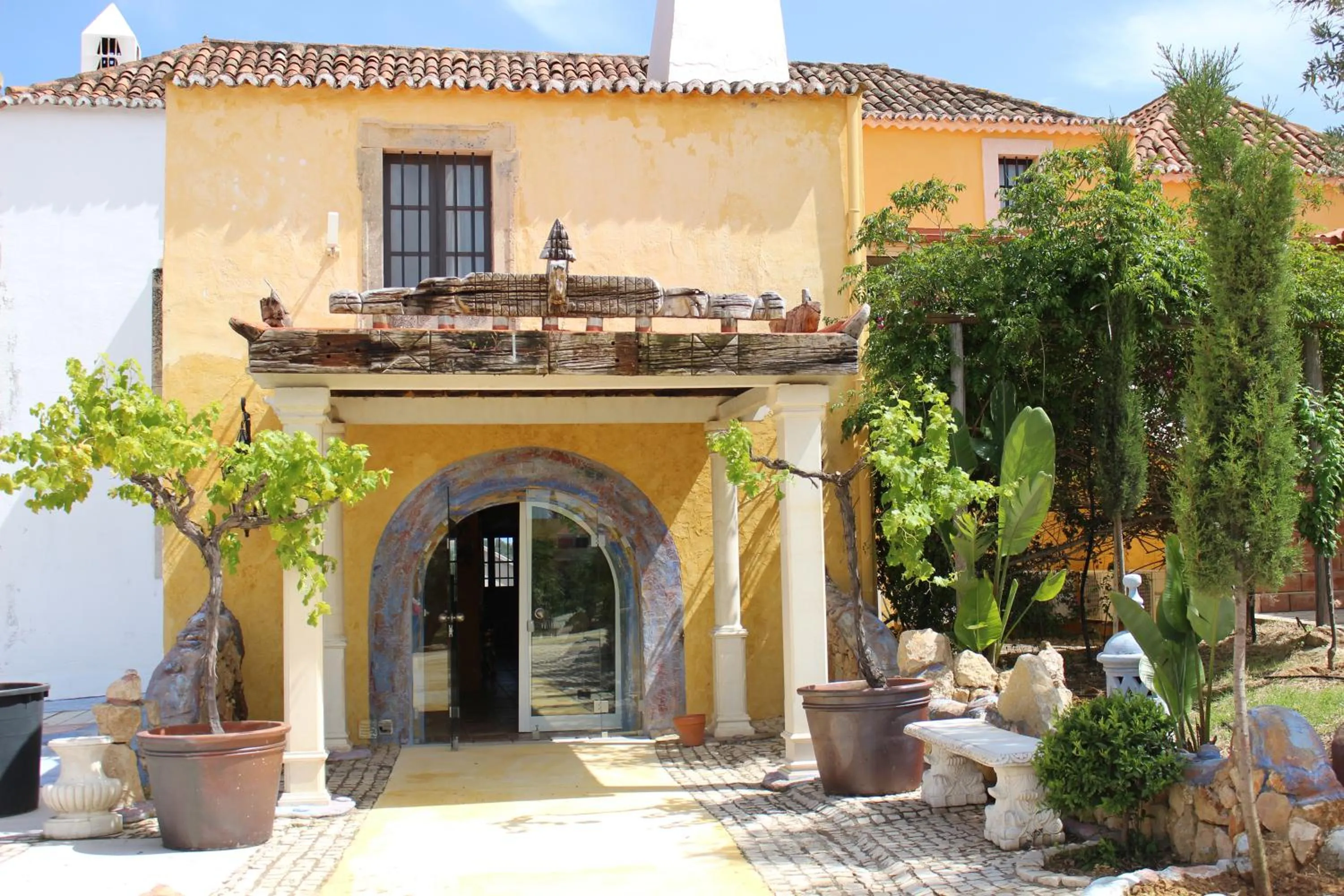 Facade/entrance in Hotel de Charme Capela das Artes