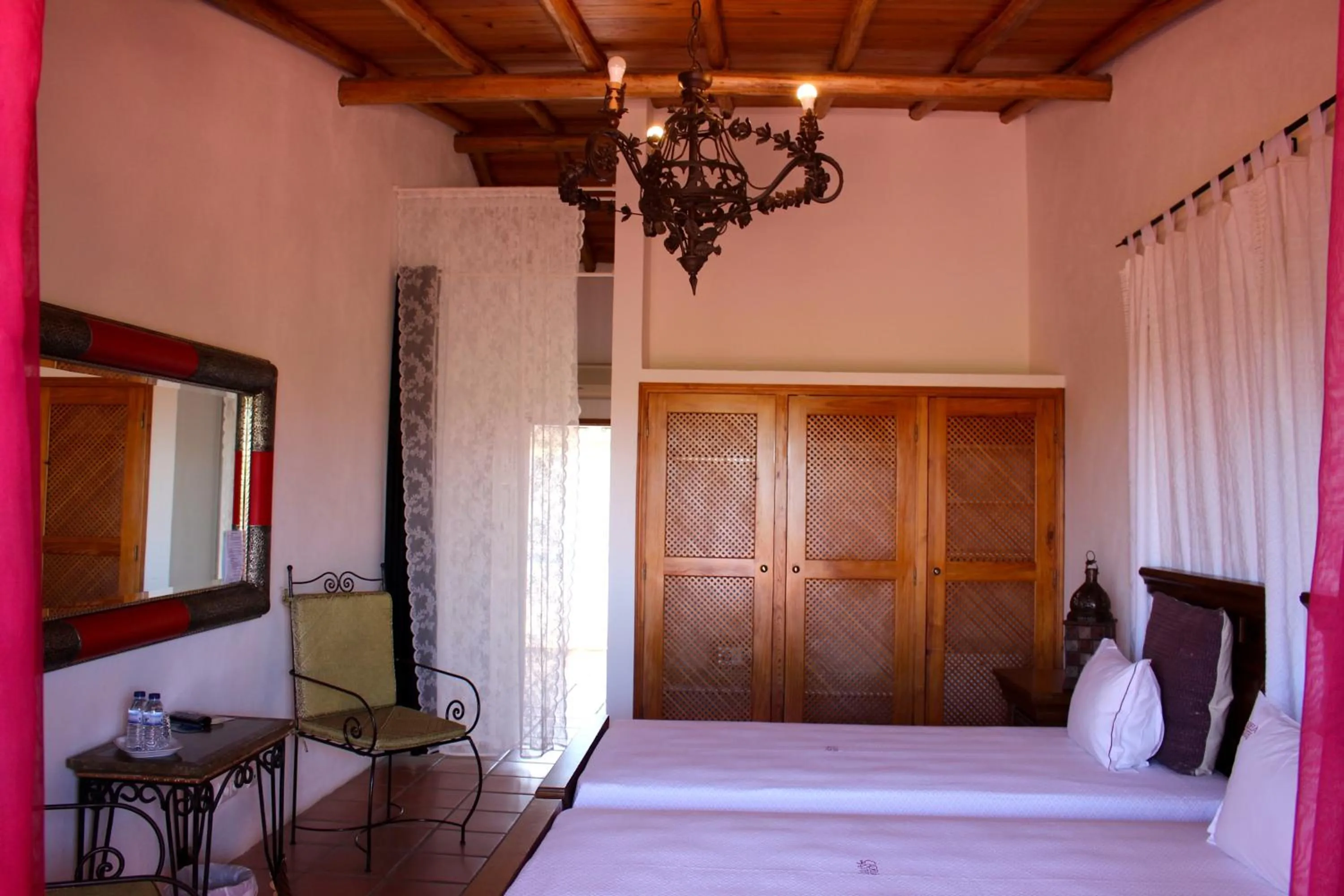 Bedroom, Bed in Hotel de Charme Capela das Artes