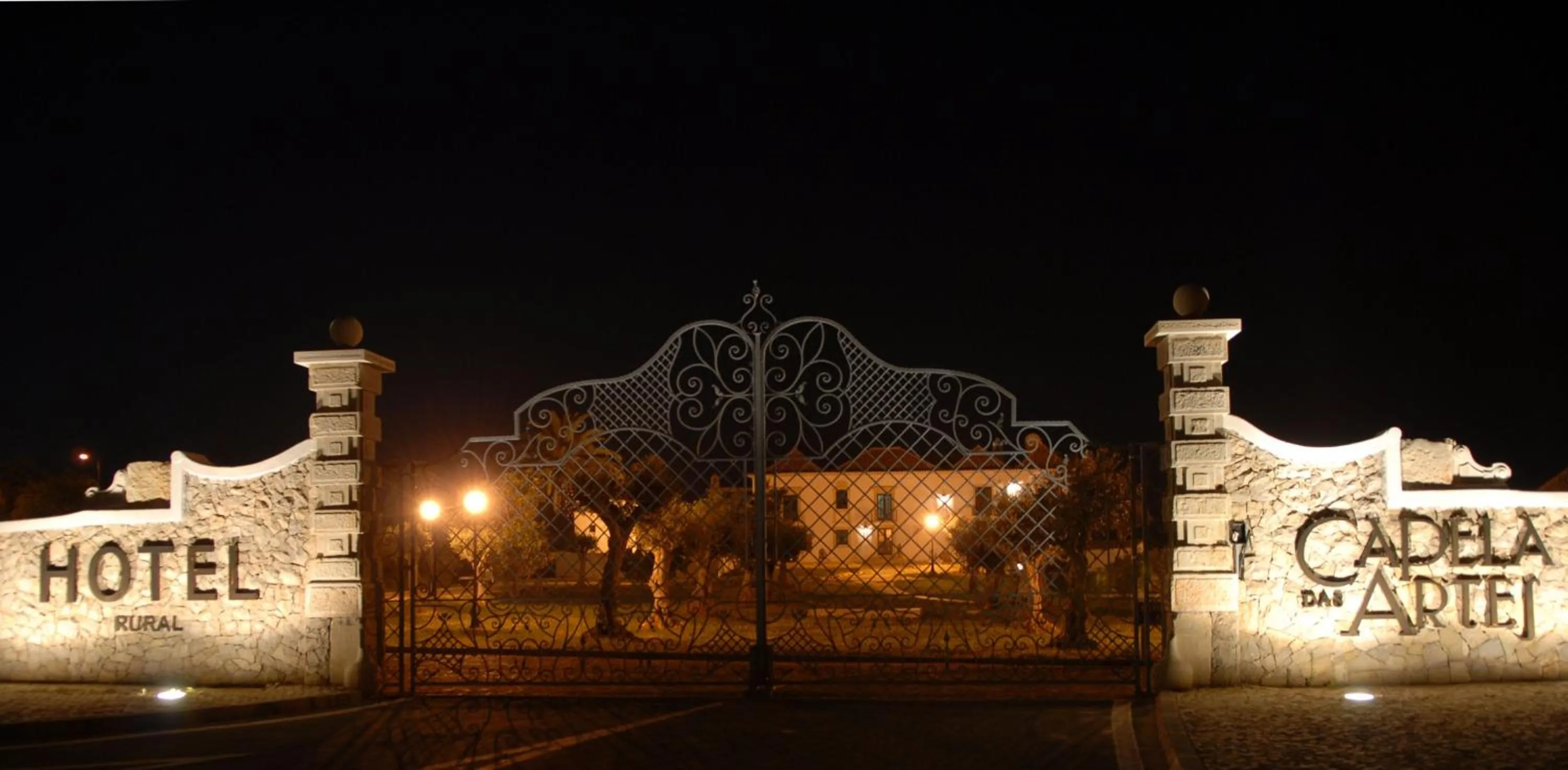 Facade/entrance in Hotel de Charme Capela das Artes