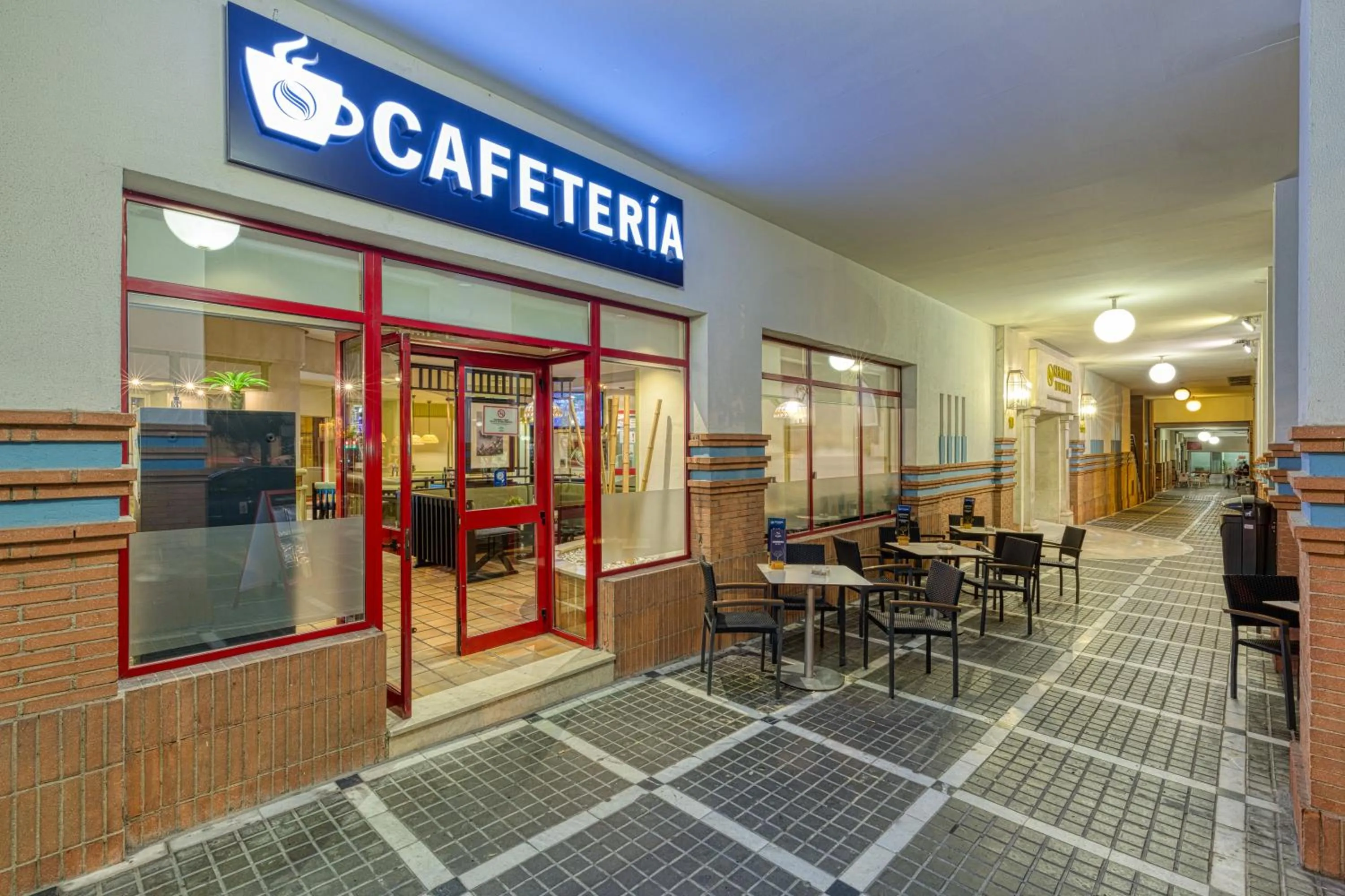 Food and drinks in Senator Huelva